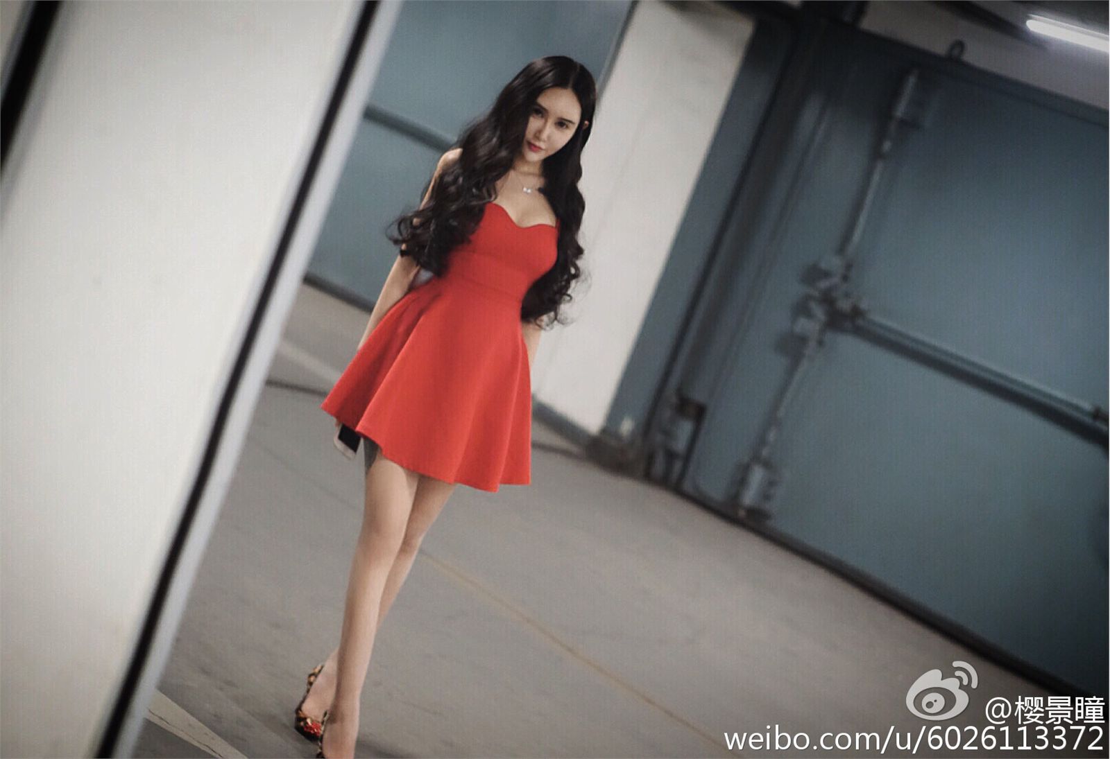 The latest album of popular model Xinyang kitty on Weibo