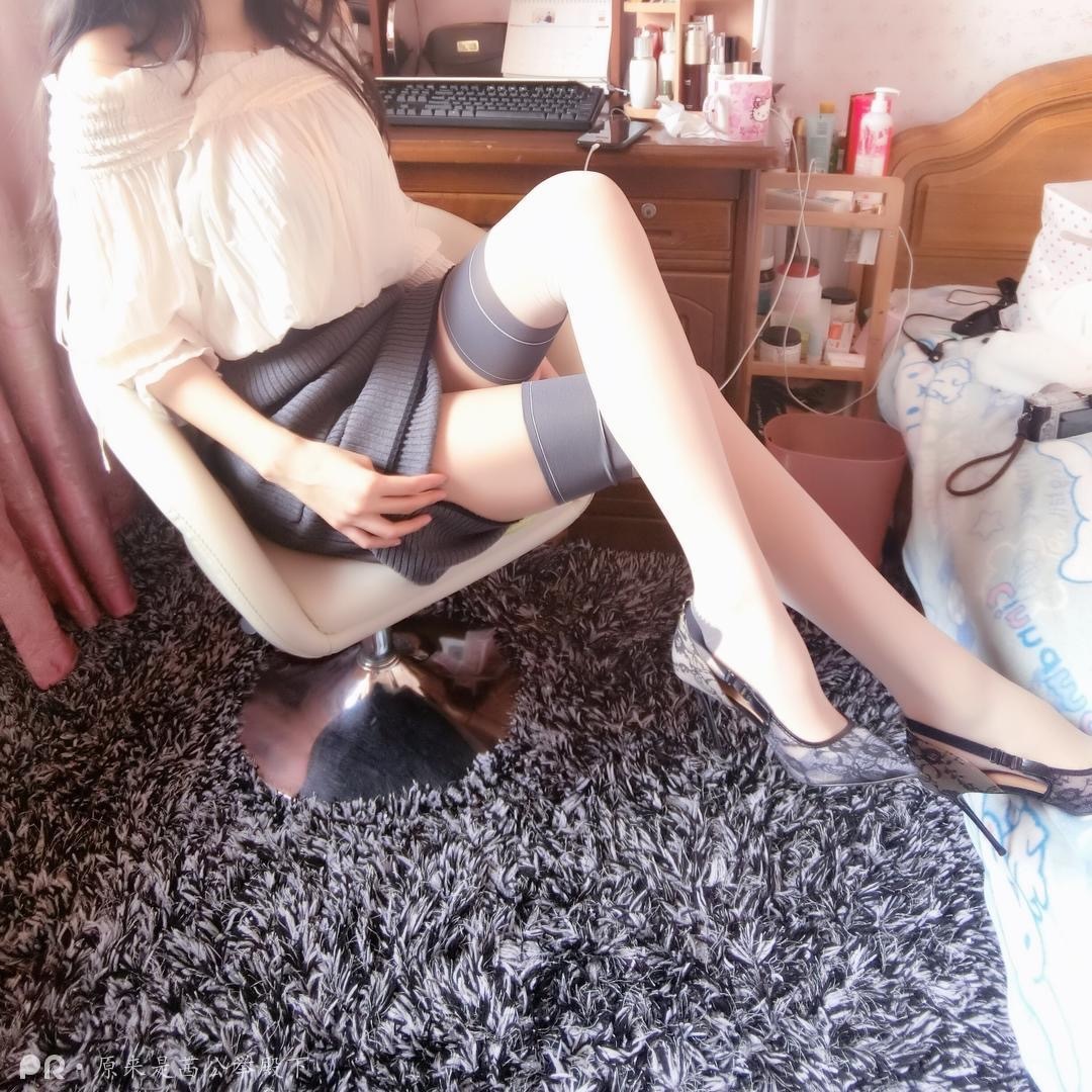 Weibo girl turned out to be her royal highness - pure and sexy stockings