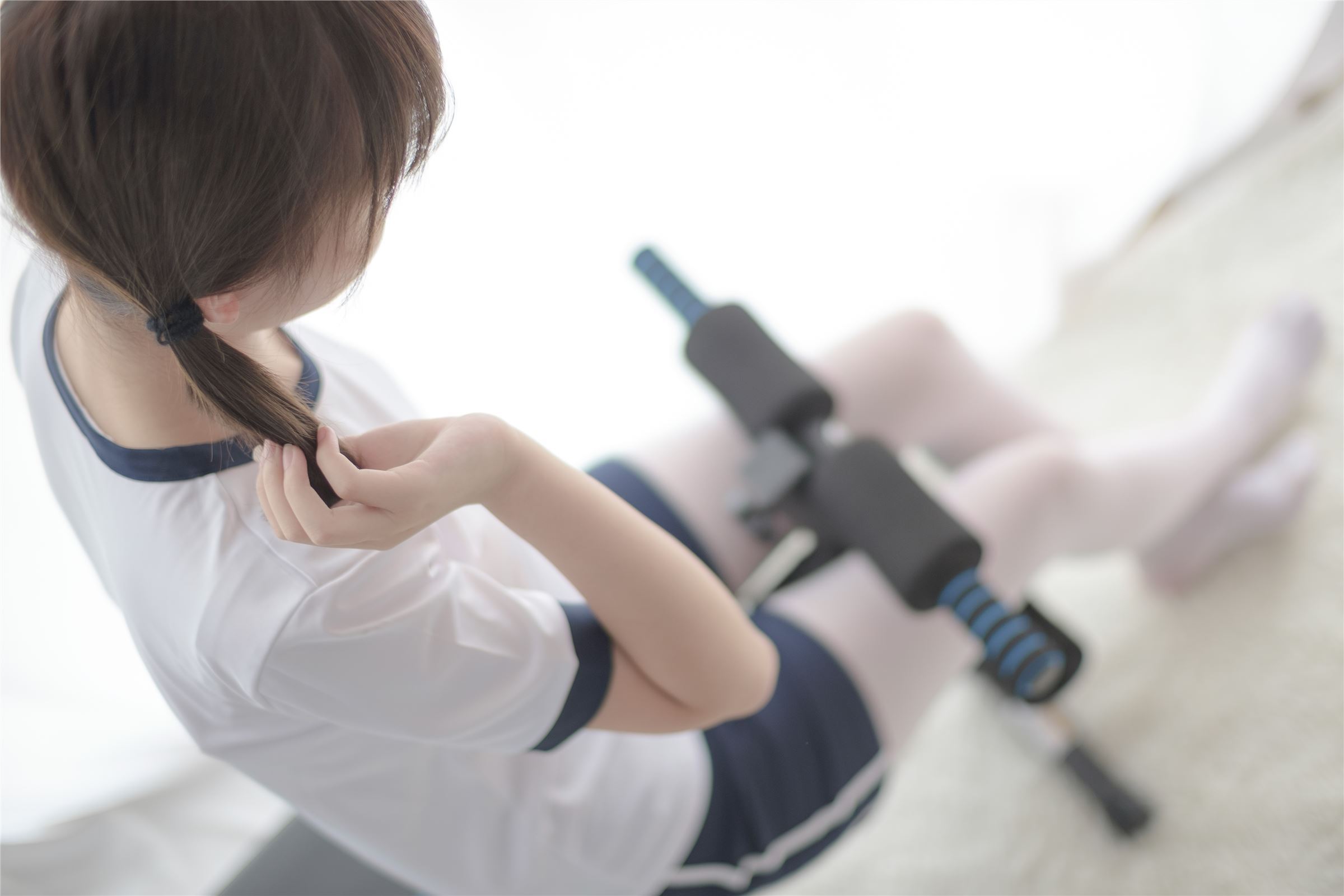 [森萝财团]萝莉丝足写真 R15-013 白丝运动少女