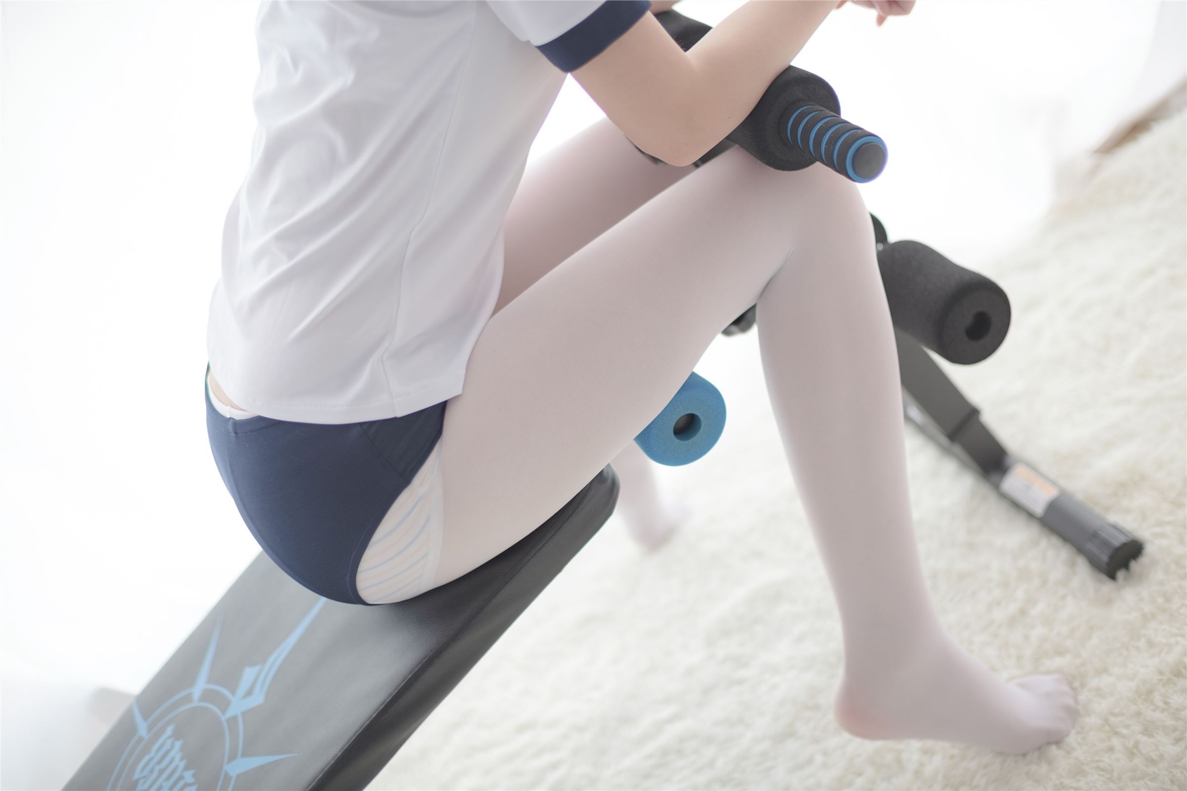 [森萝财团]萝莉丝足写真 R15-013 白丝运动少女