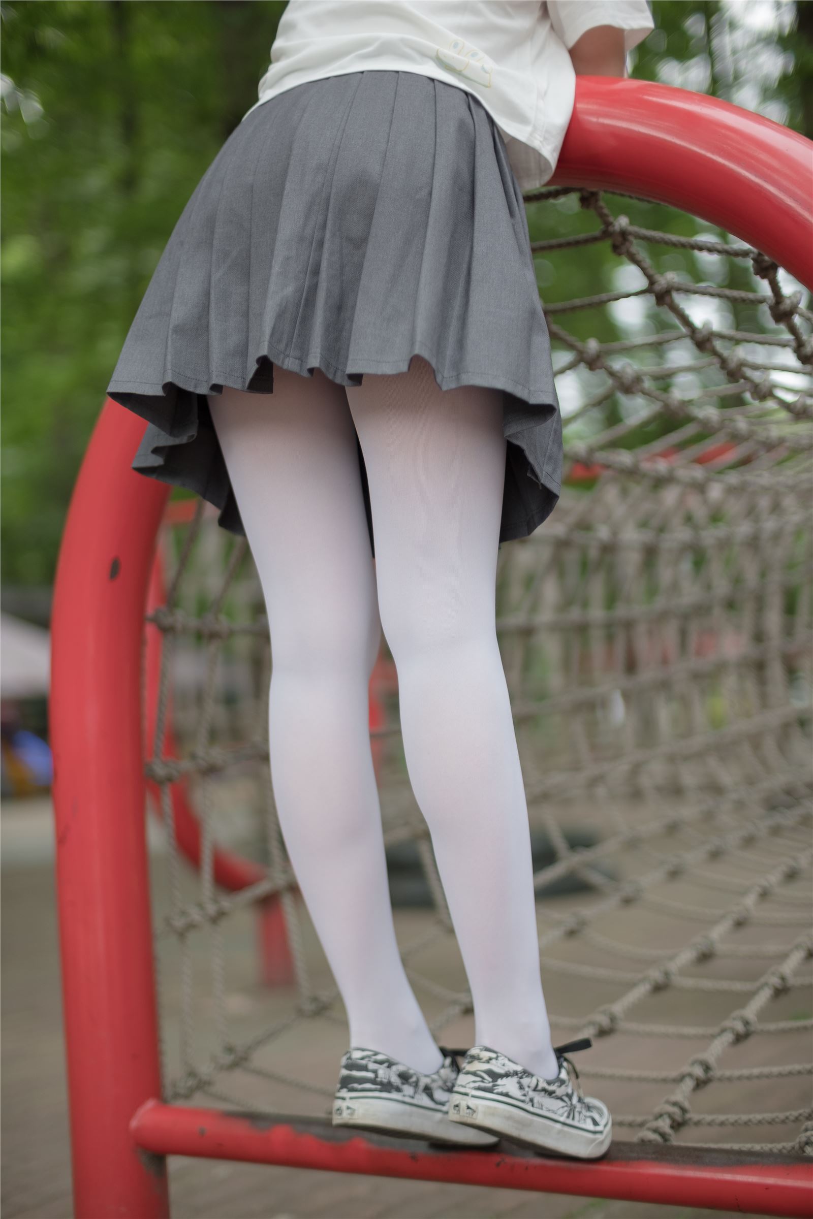 [森萝财团]萝莉丝足写真 R15-014 白丝妹妹游园