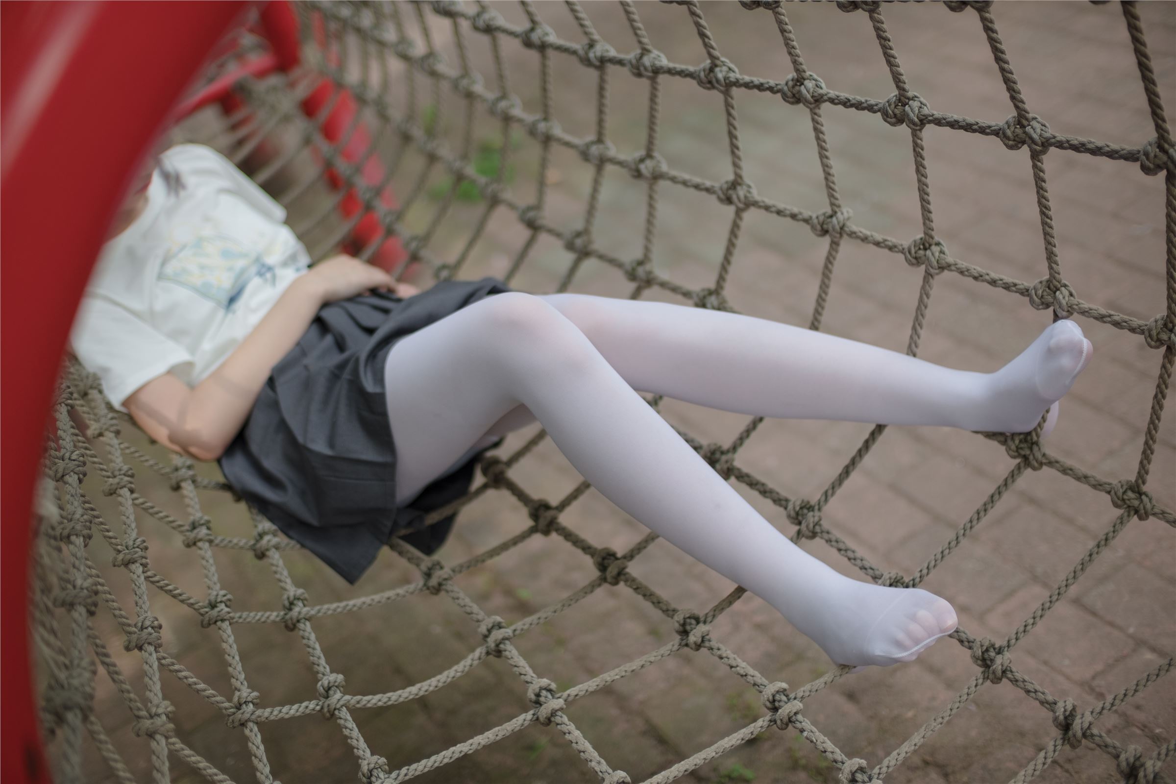 [森萝财团]萝莉丝足写真 R15-014 白丝妹妹游园