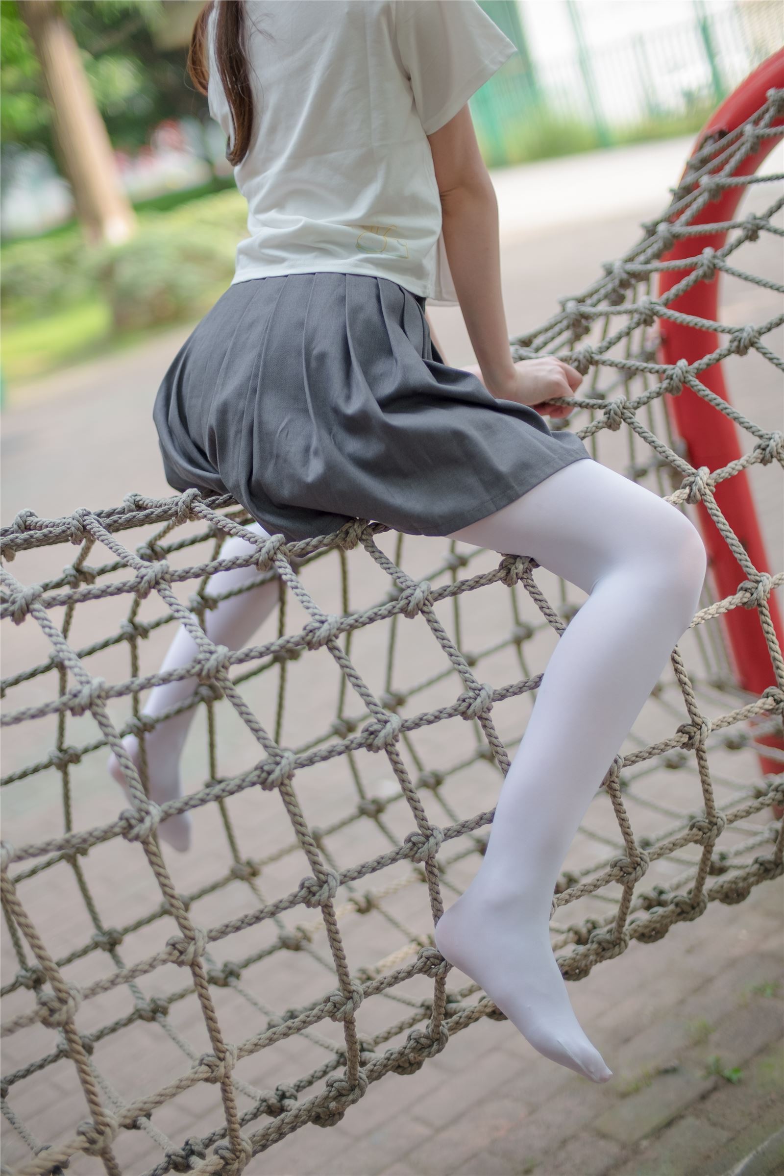 [森萝财团]萝莉丝足写真 R15-014 白丝妹妹游园