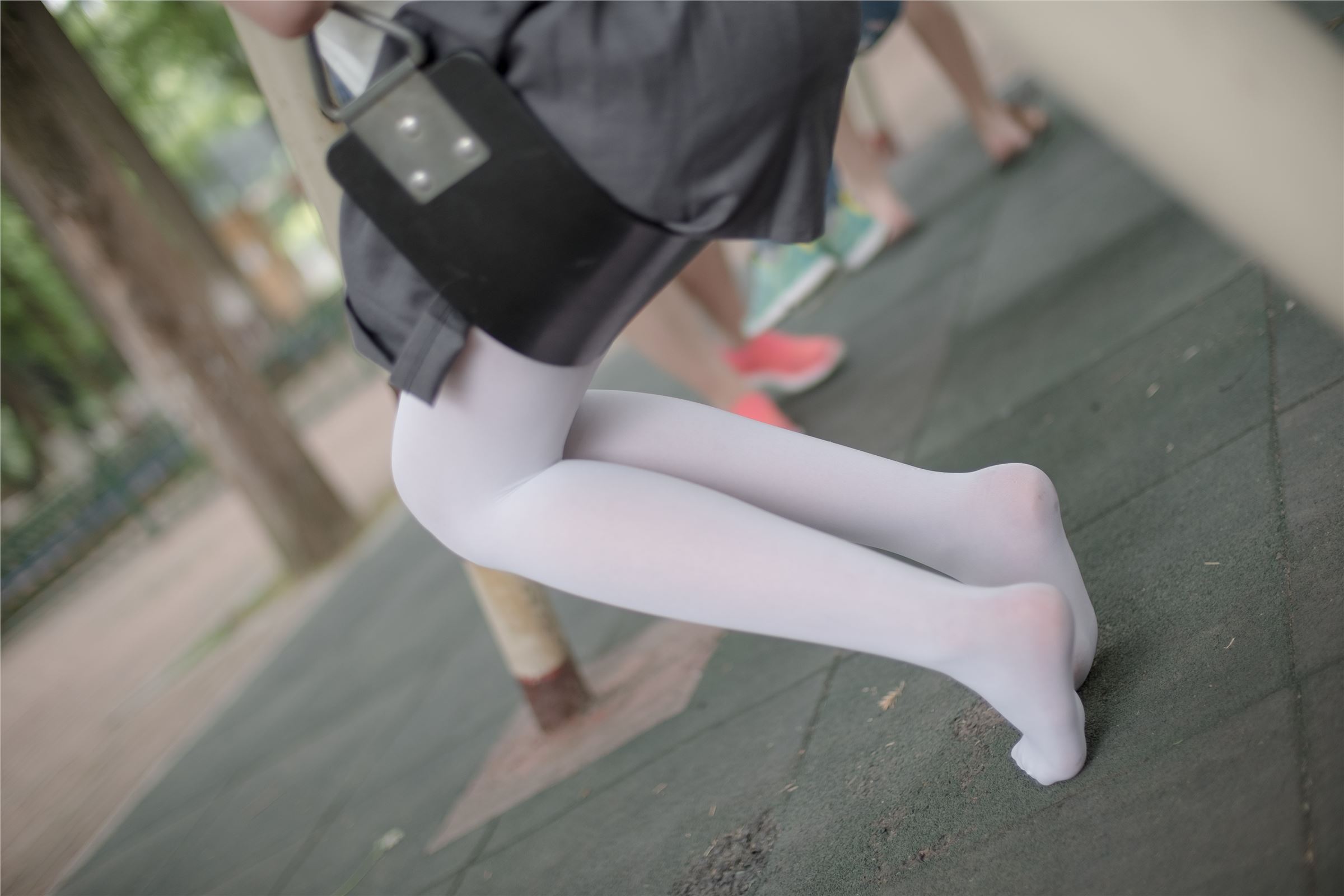 [森萝财团]萝莉丝足写真 R15-014 白丝妹妹游园