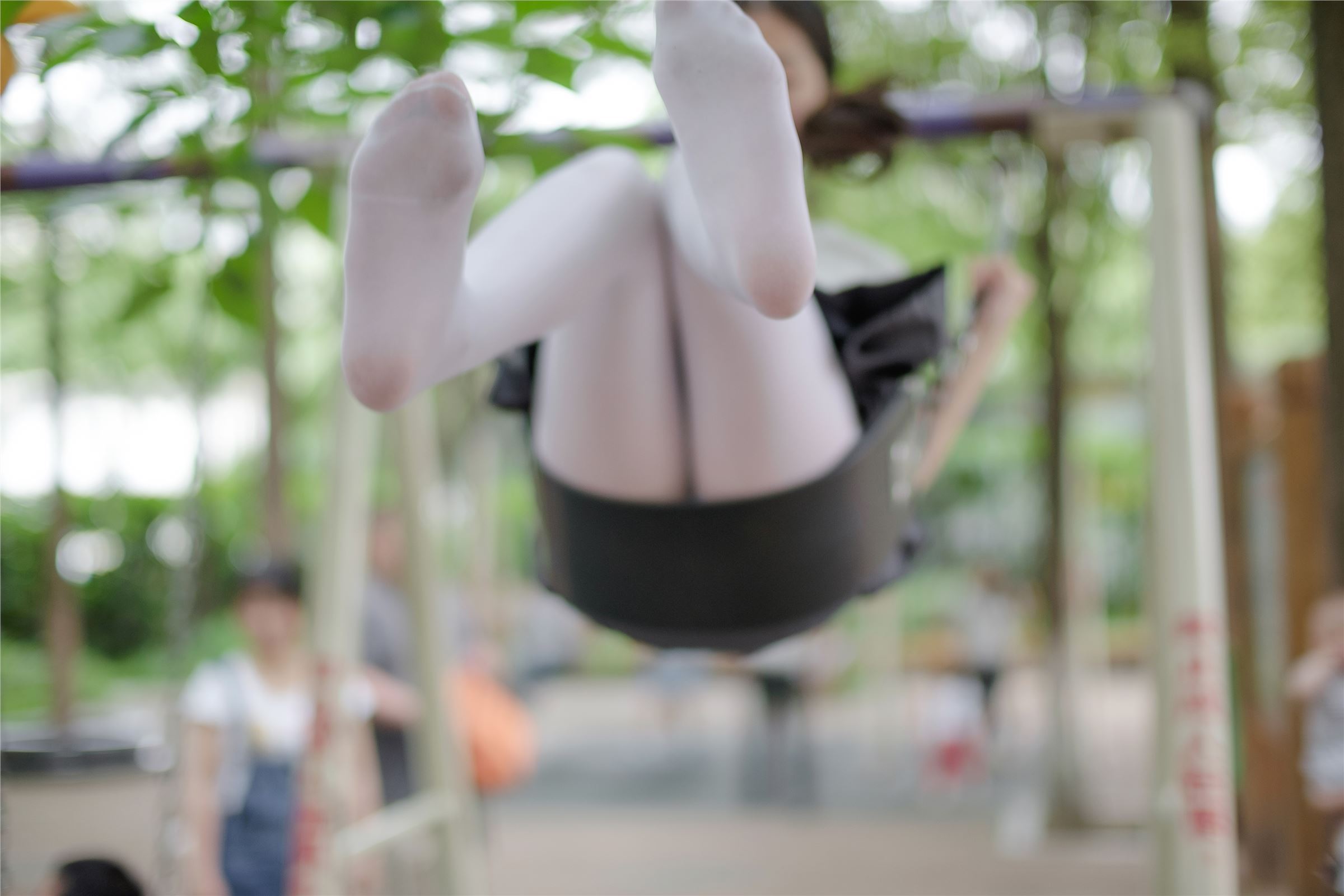 [森萝财团]萝莉丝足写真 R15-014 白丝妹妹游园