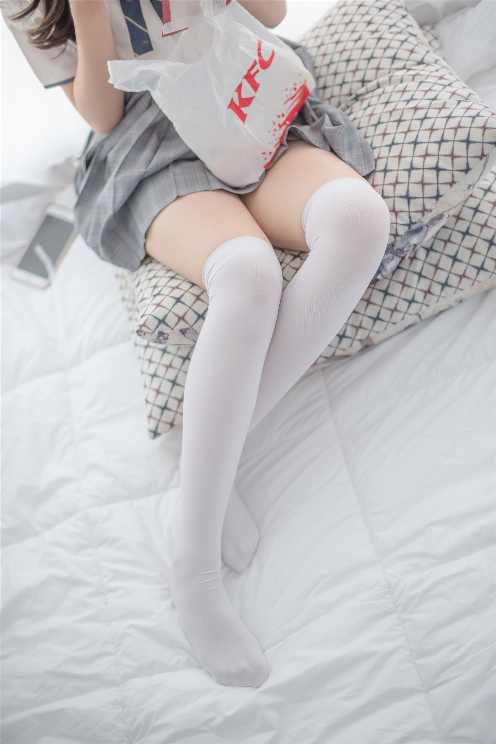 [Sen Luo consortium] rolis foot photo r15-009 JK white silk on bed