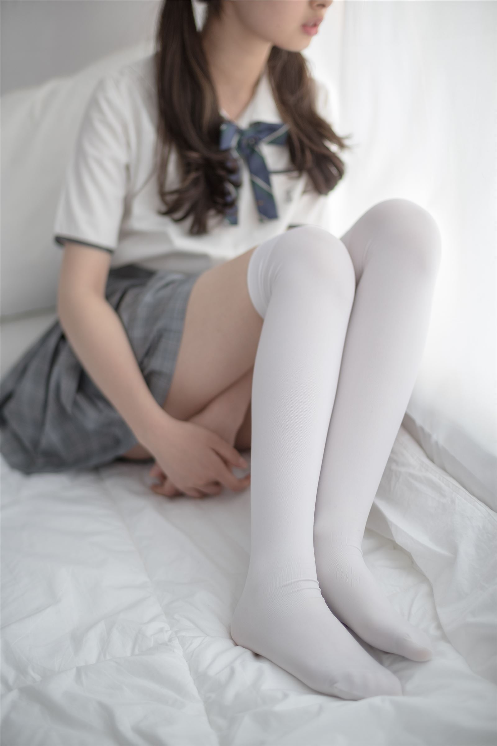 [Sen Luo consortium] rolis foot photo r15-009 JK white silk on bed