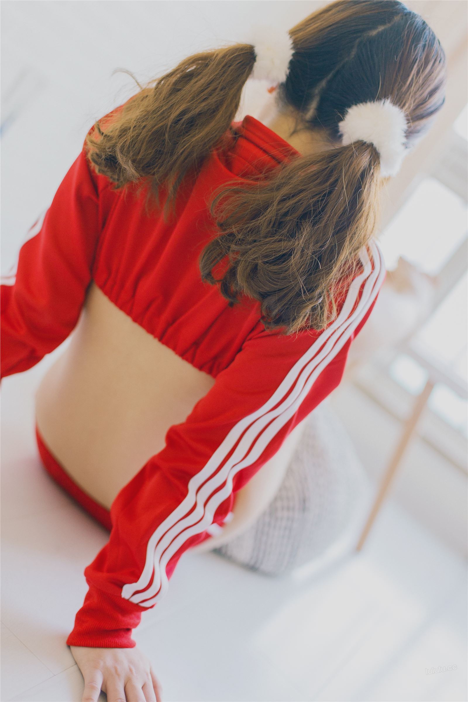 Almond red sportswear