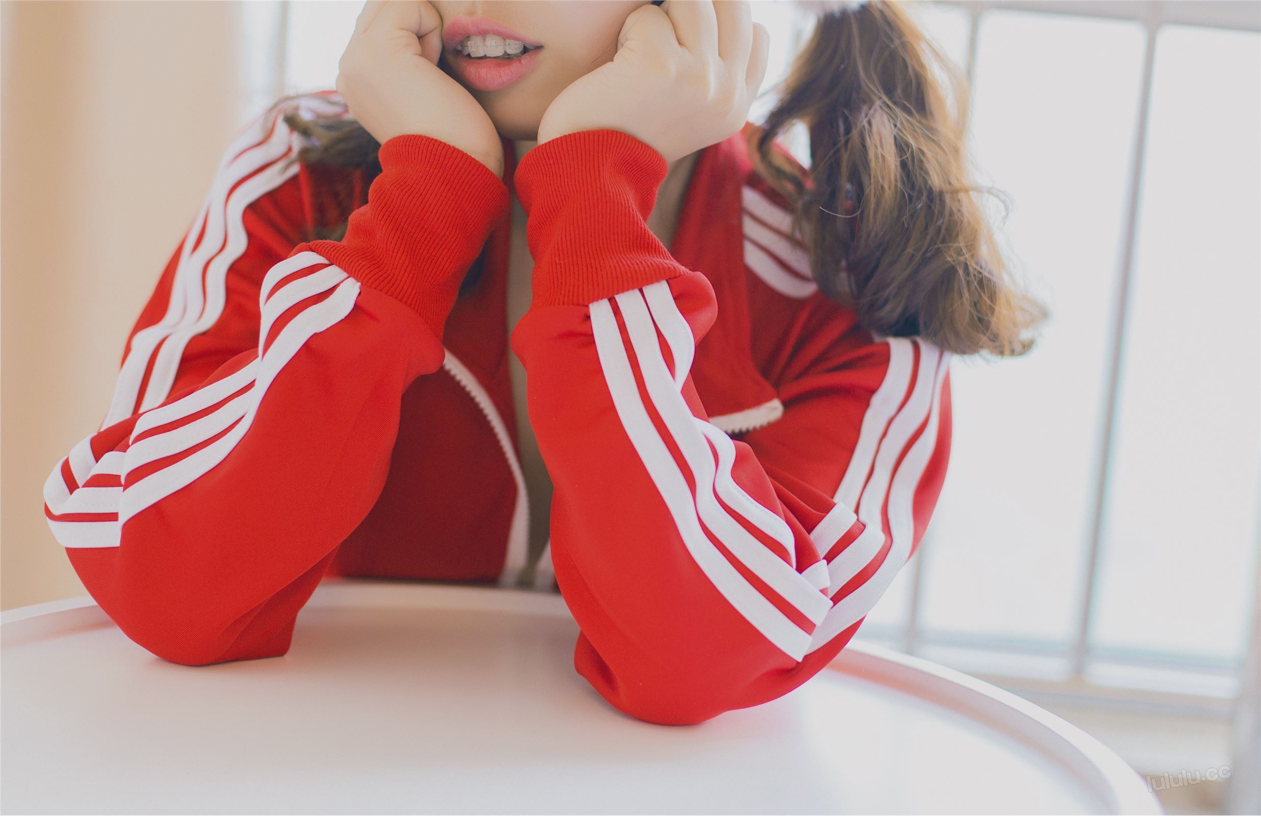 Almond red sportswear