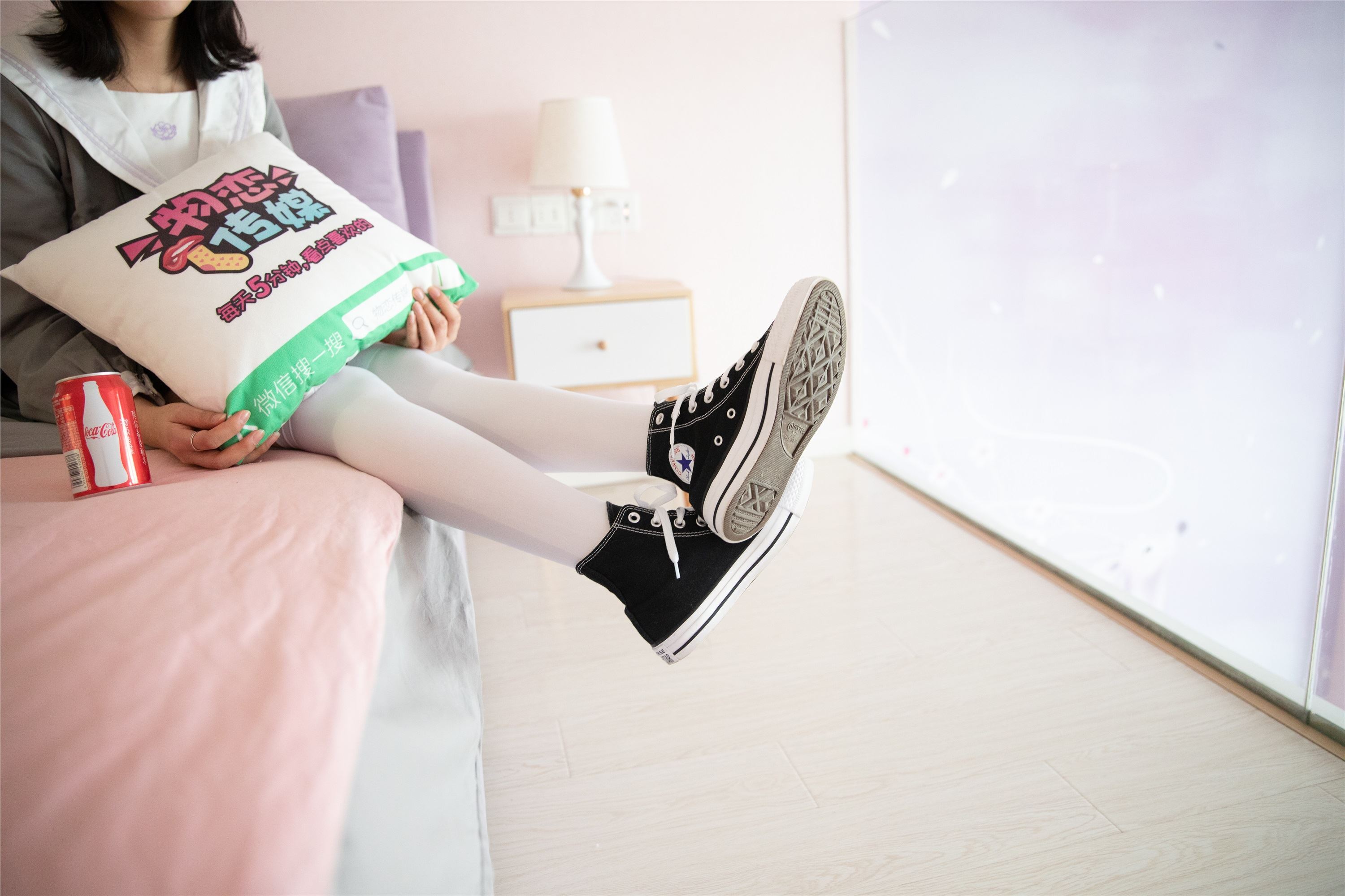 Material love media No.112 falling - lotus leaf with white high socks, Kawaii