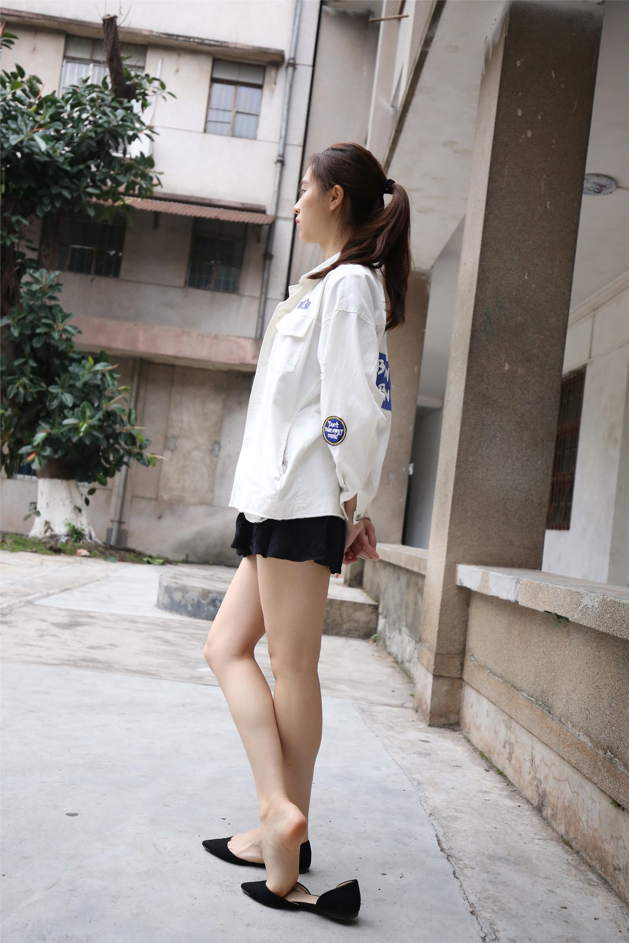 Z2-3 shirt barefoot 561p1