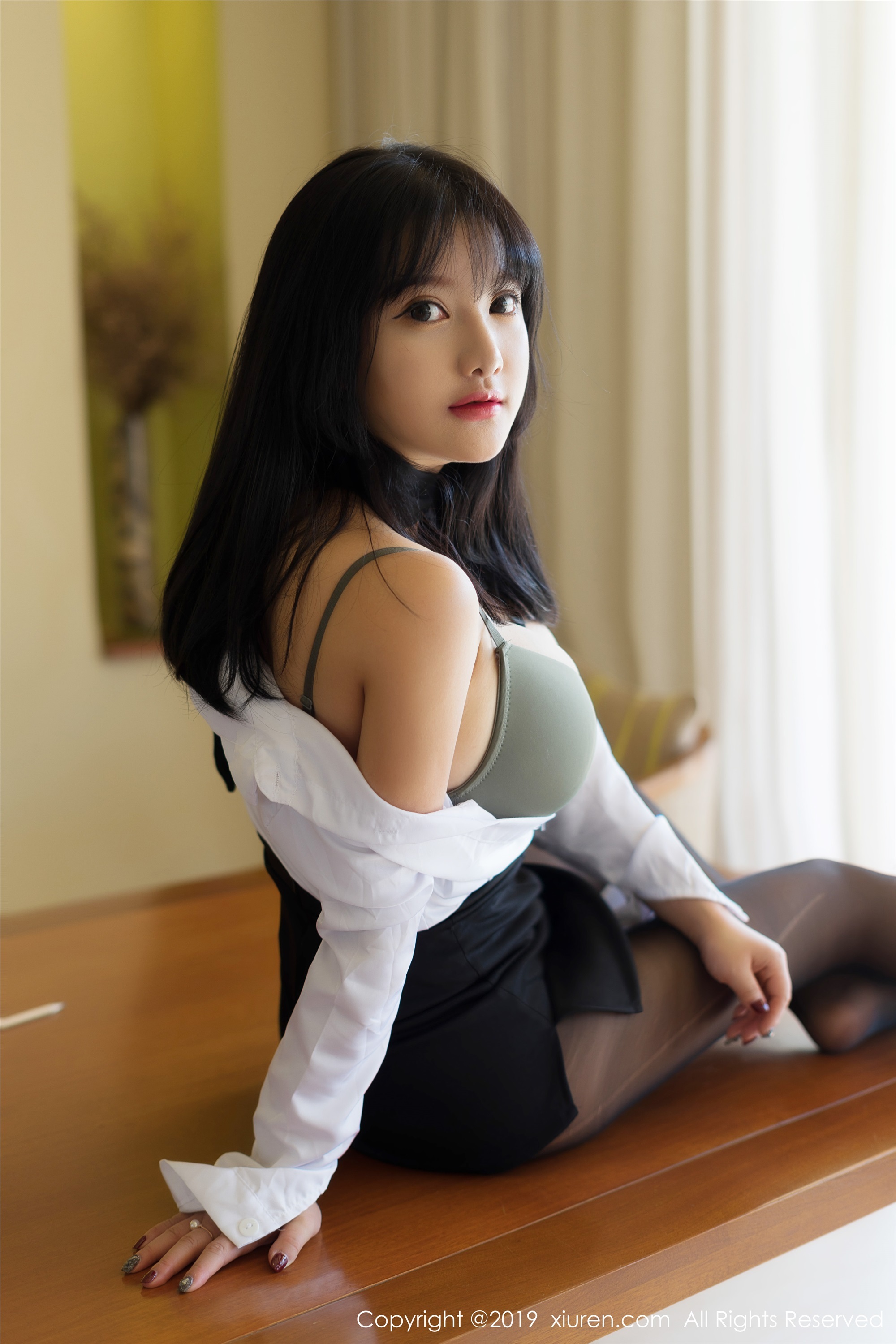 Xiaoyunai, sexy secretary of black stockings