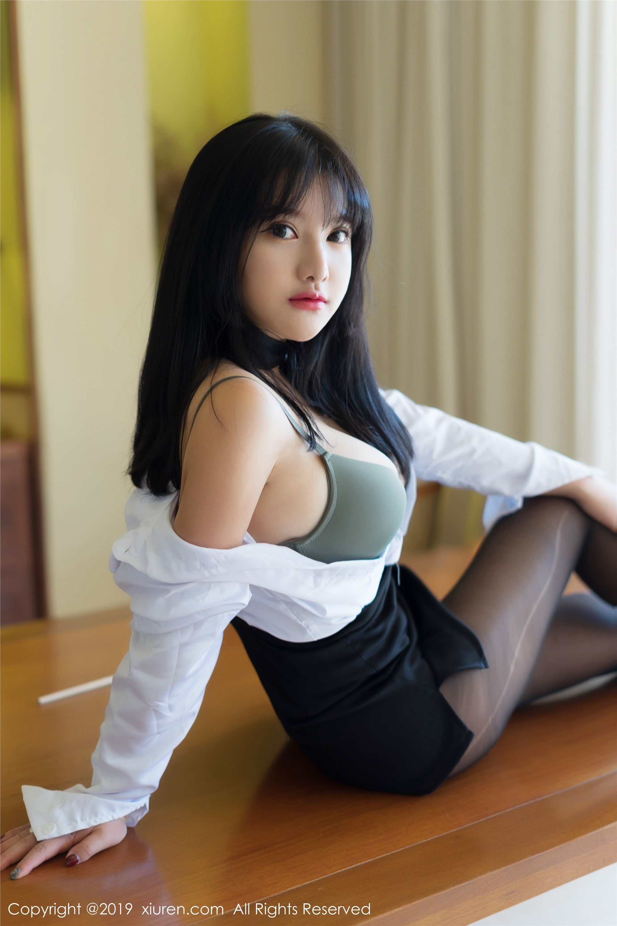Xiaoyunai, sexy secretary of black stockings
