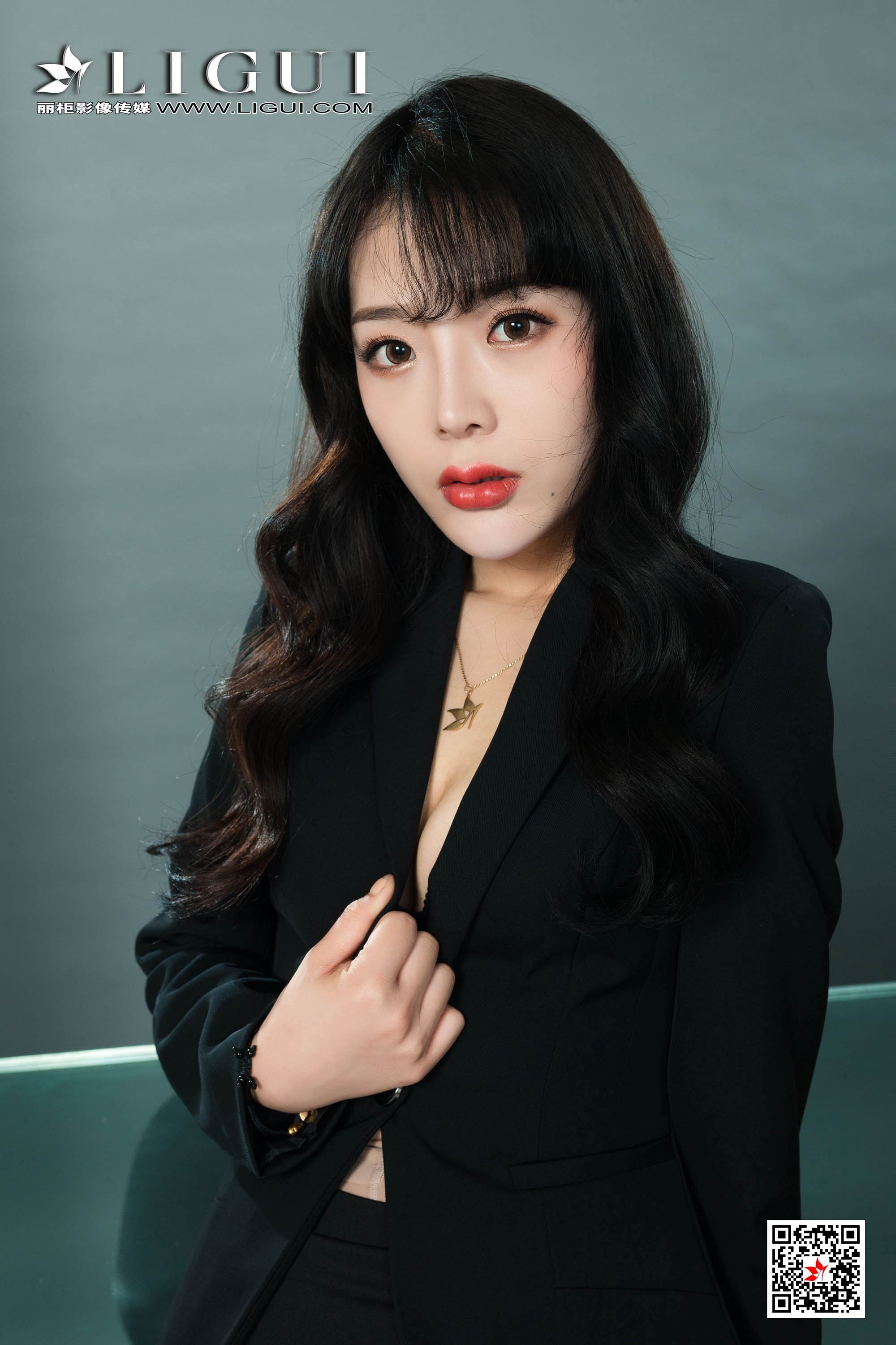 Li Gui Li cabinet October 16, 2019 network beauty model Zhao Rui