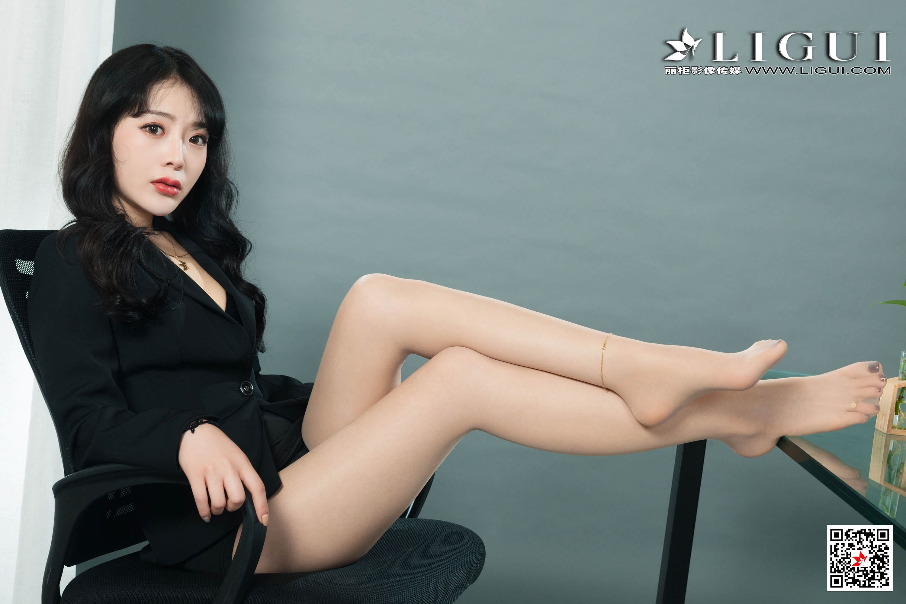 Li Gui Li cabinet October 16, 2019 network beauty model Zhao Rui