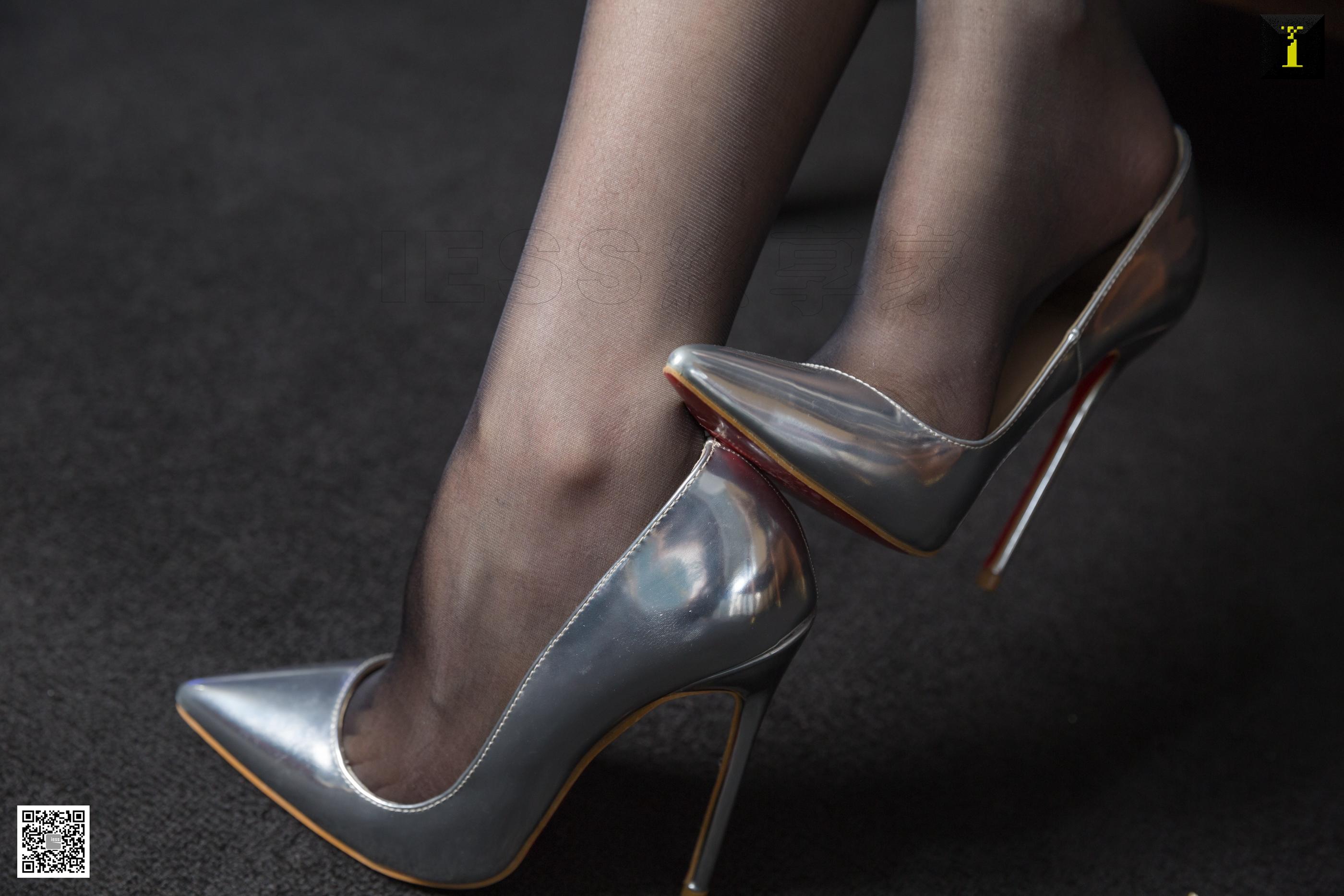 IESS: October 24, 2019 sixiangjia 599: Ziqi's silver high heels