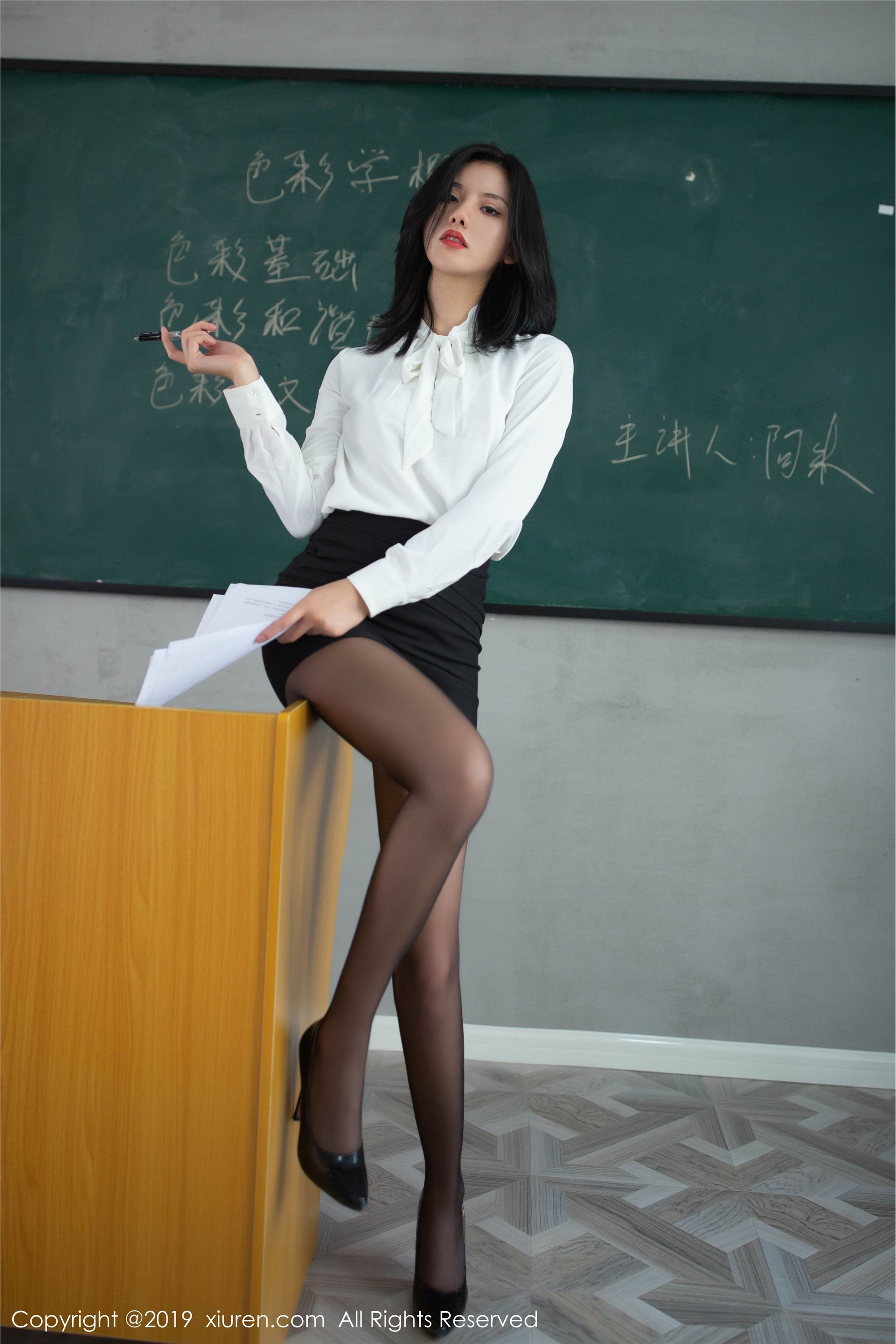 Xiuren xiuren photo no.1690 white shirt and black stockings show legs and hips, smart and attractive is ah Zhu