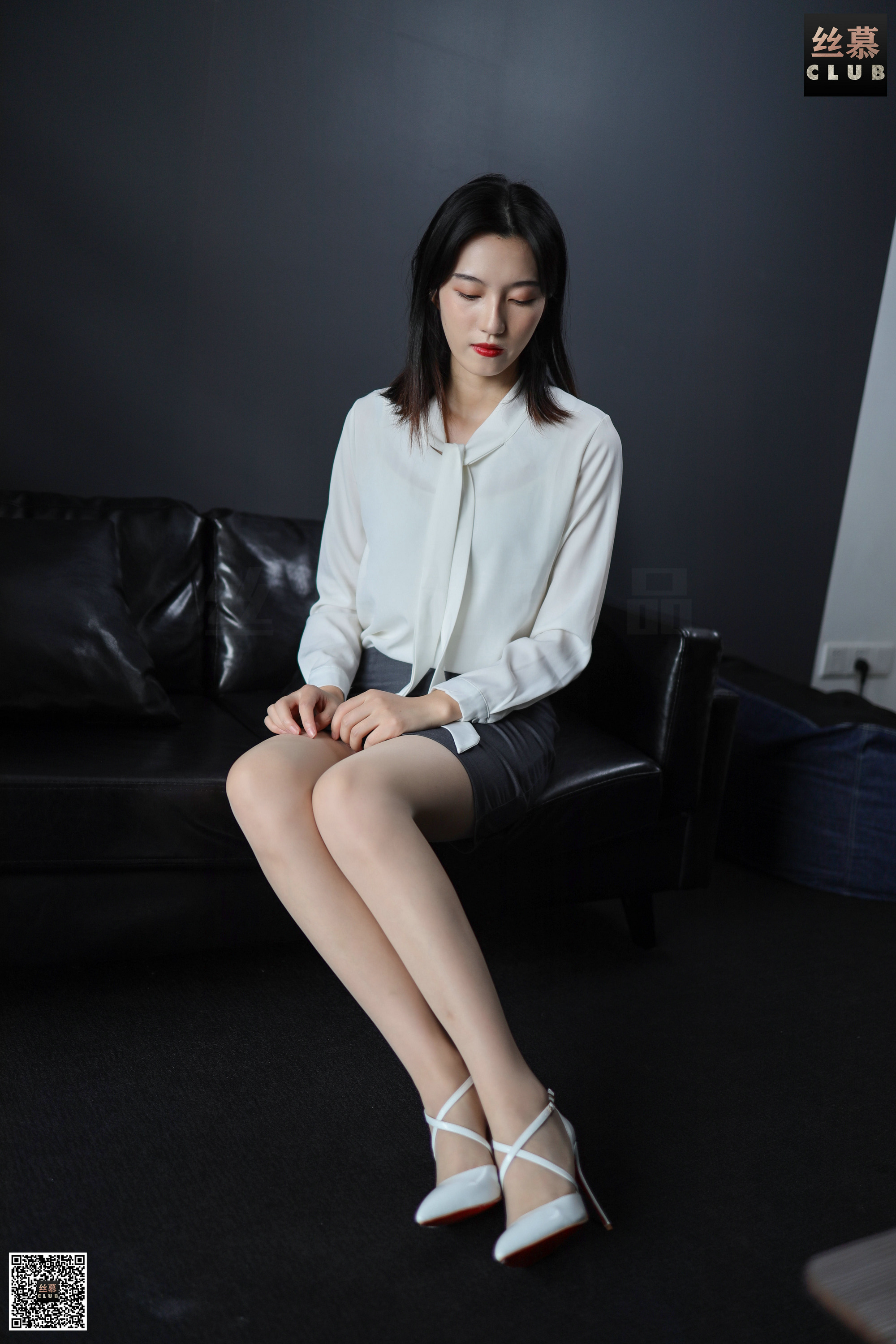 Sm112 new model of SIMU photo - white high heels