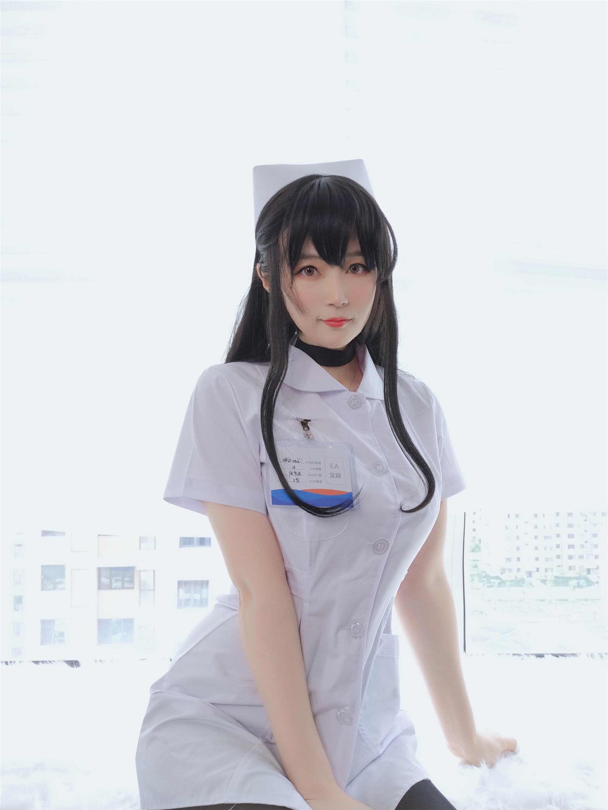 Miss Coser, sister Baiyin, nurse with long hair