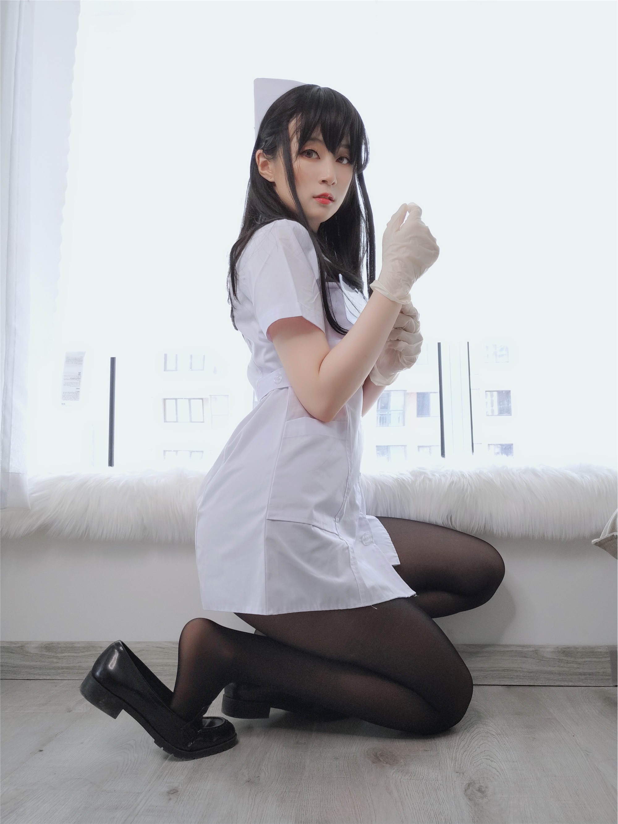 Miss Coser, sister Baiyin, nurse with long hair