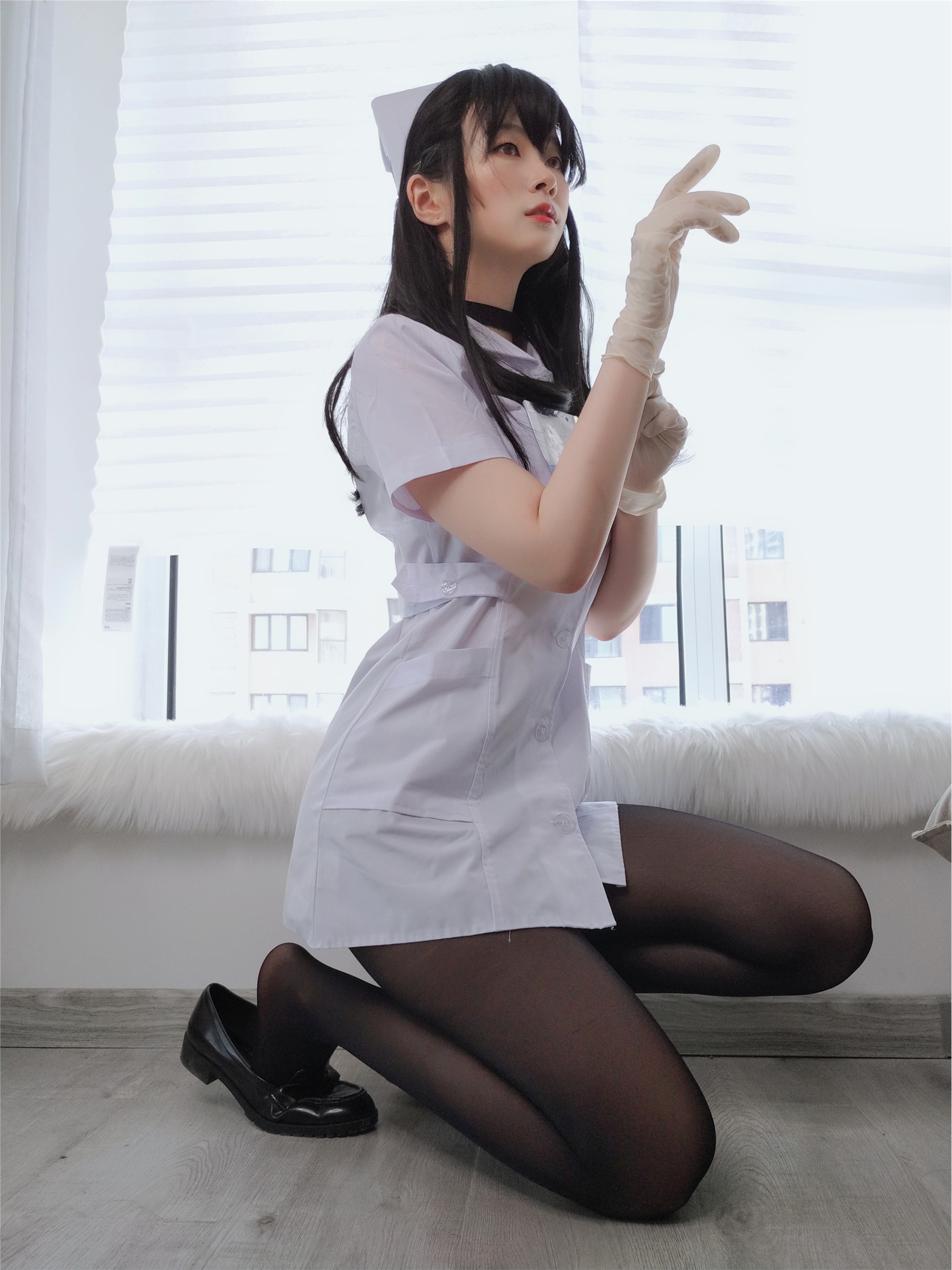 Miss Coser, sister Baiyin, nurse with long hair