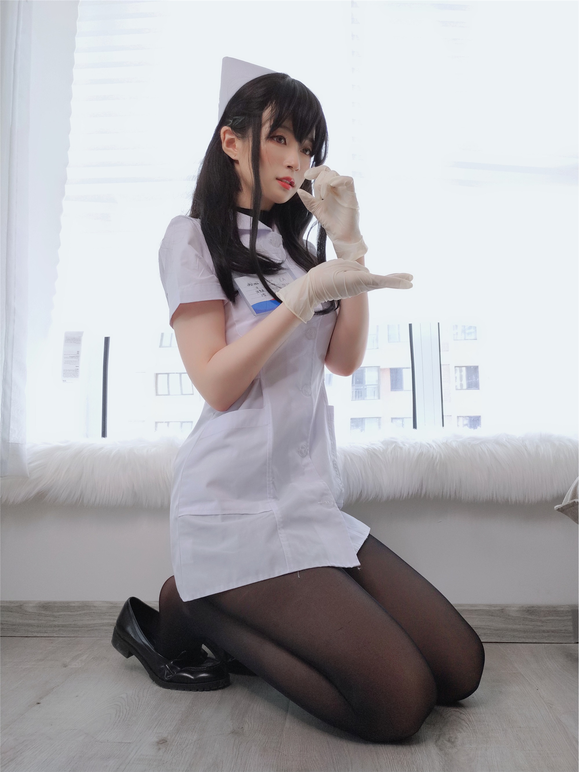 Miss Coser, sister Baiyin, nurse with long hair