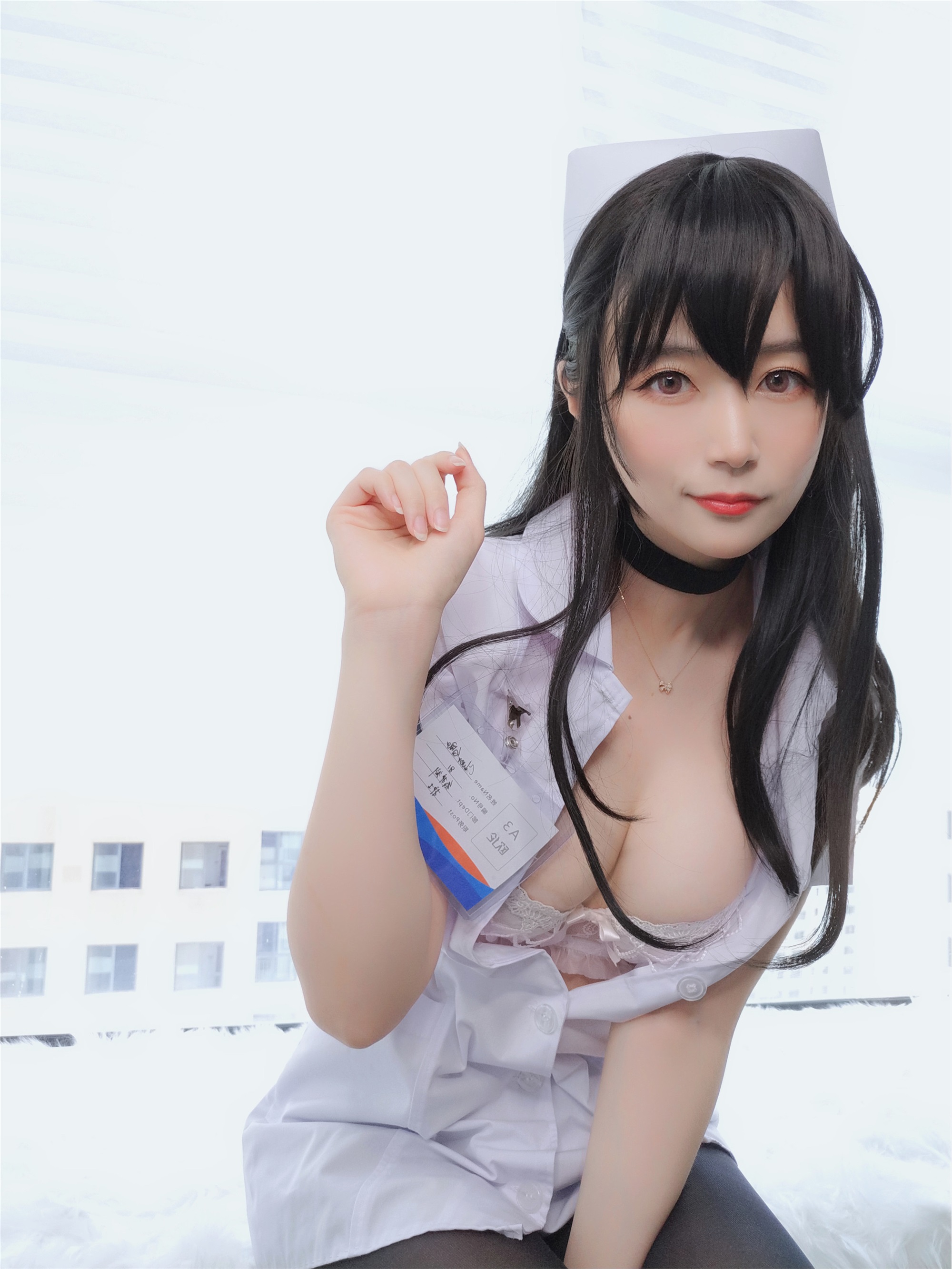 Miss Coser, sister Baiyin, nurse with long hair