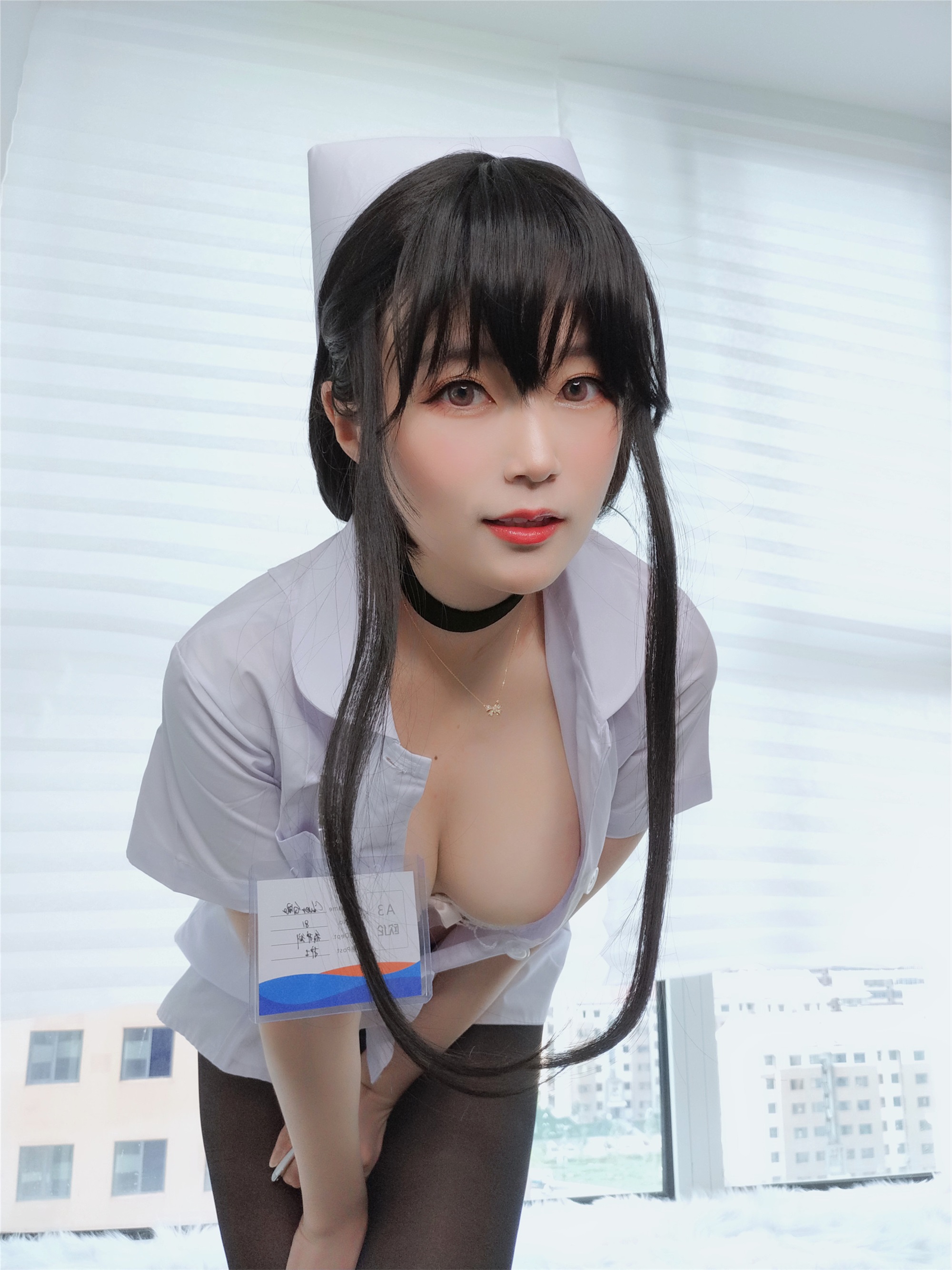 Miss Coser, sister Baiyin, nurse with long hair