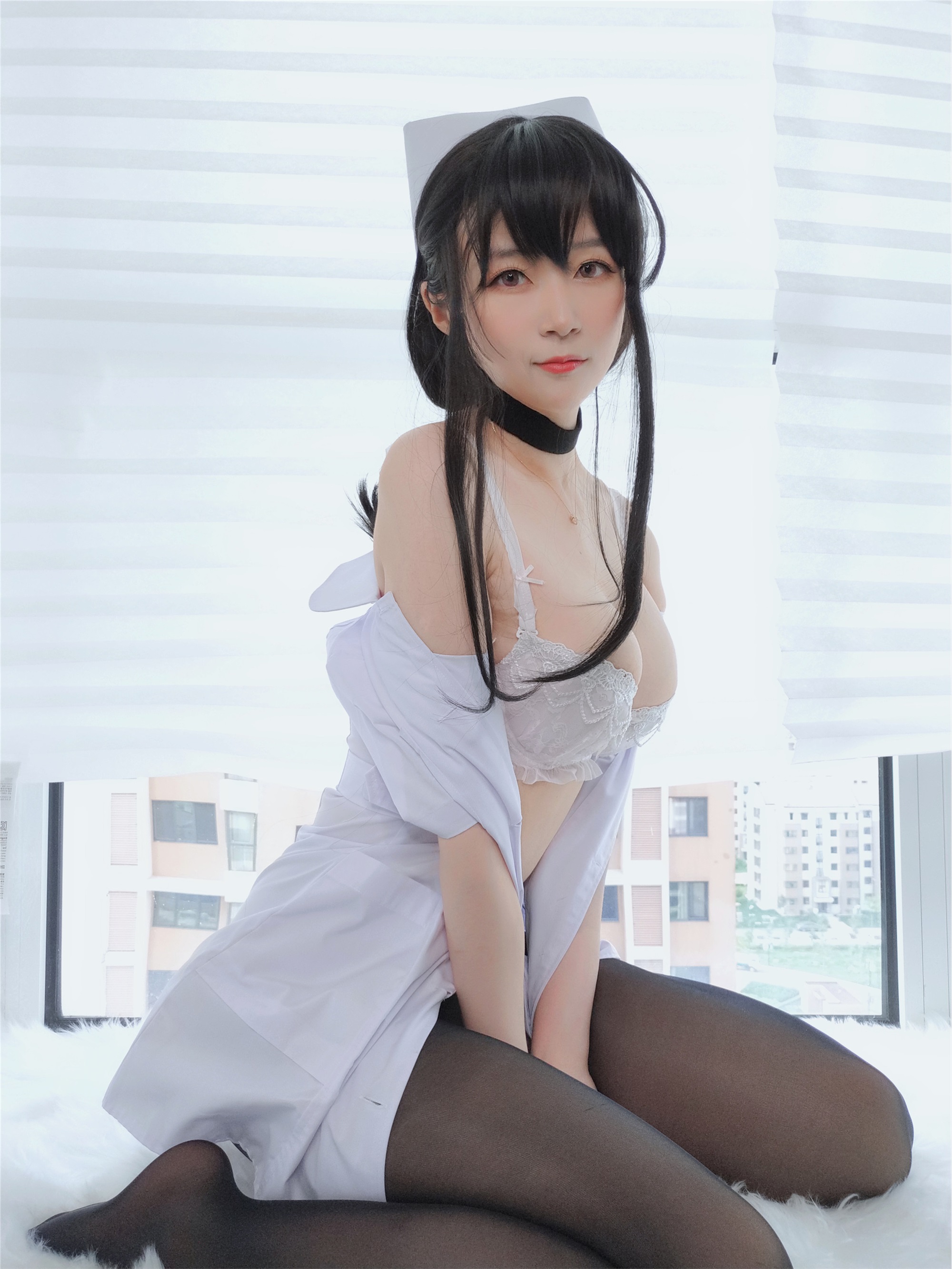 Miss Coser, sister Baiyin, nurse with long hair