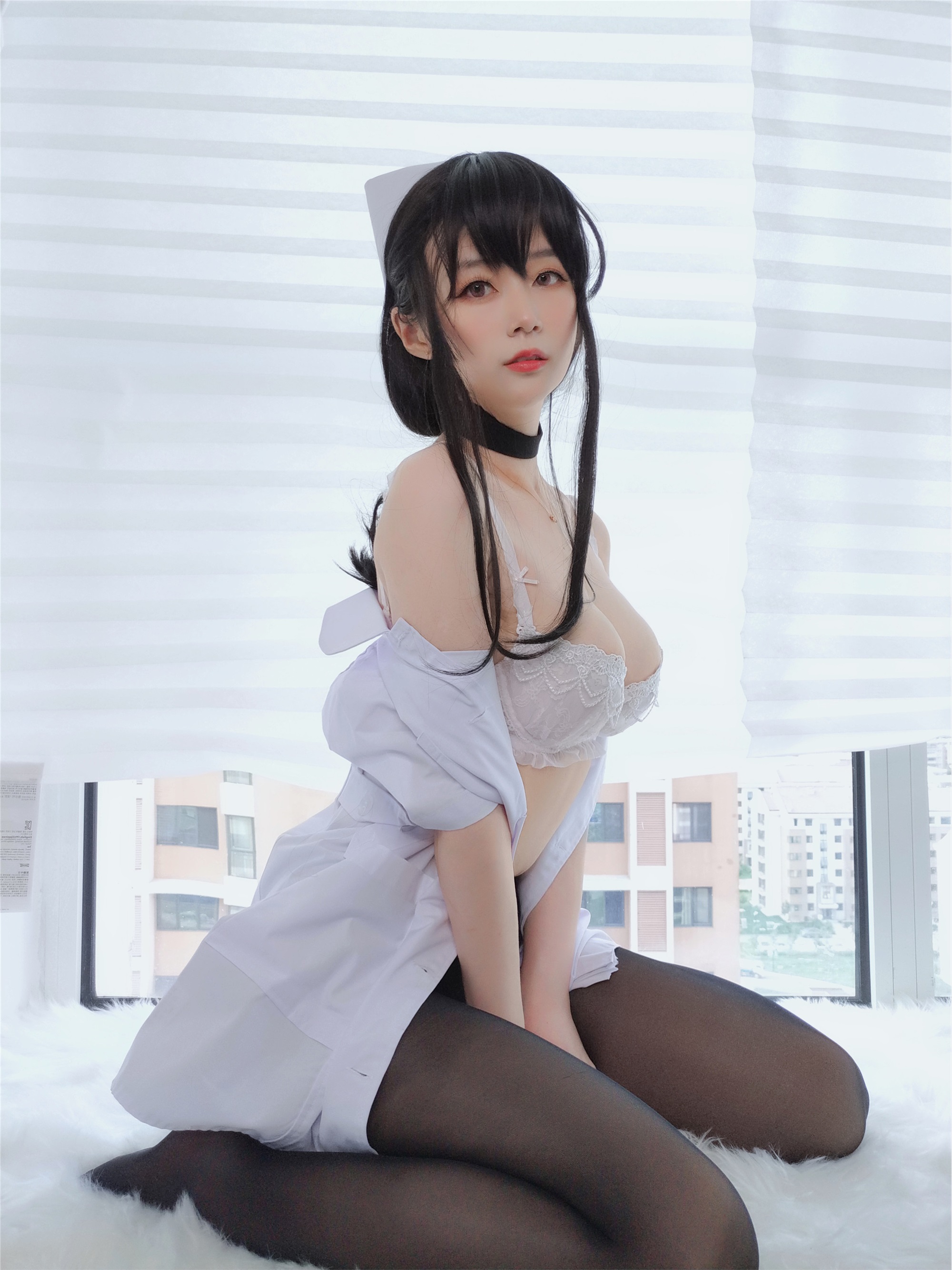 Miss Coser, sister Baiyin, nurse with long hair