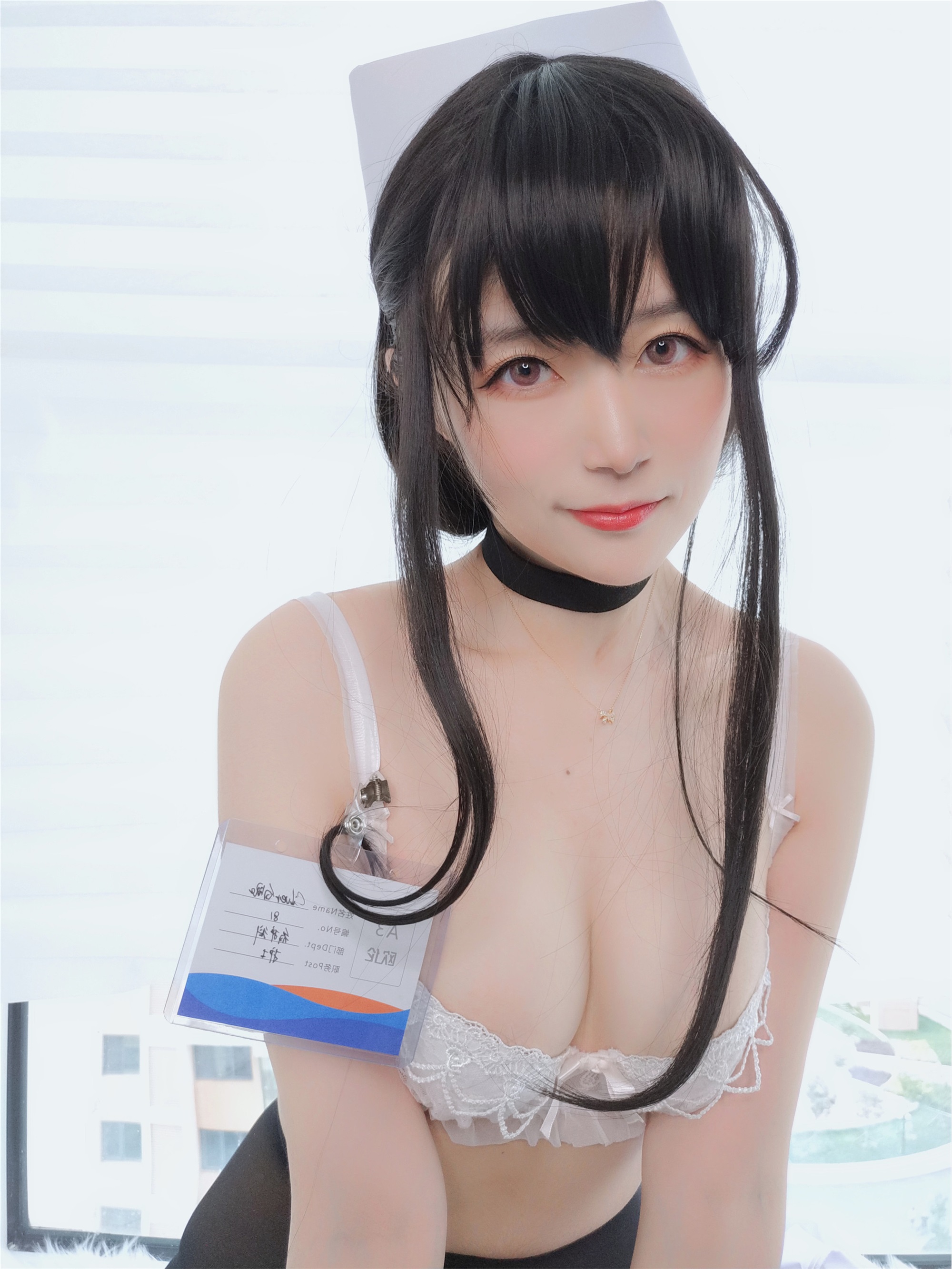 Miss Coser, sister Baiyin, nurse with long hair