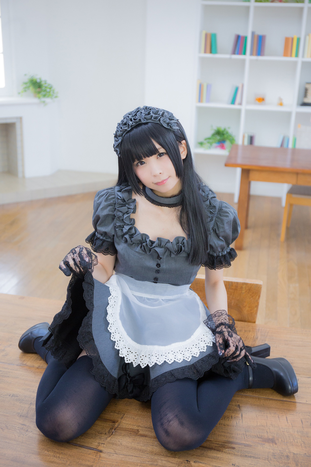 The black silk maid