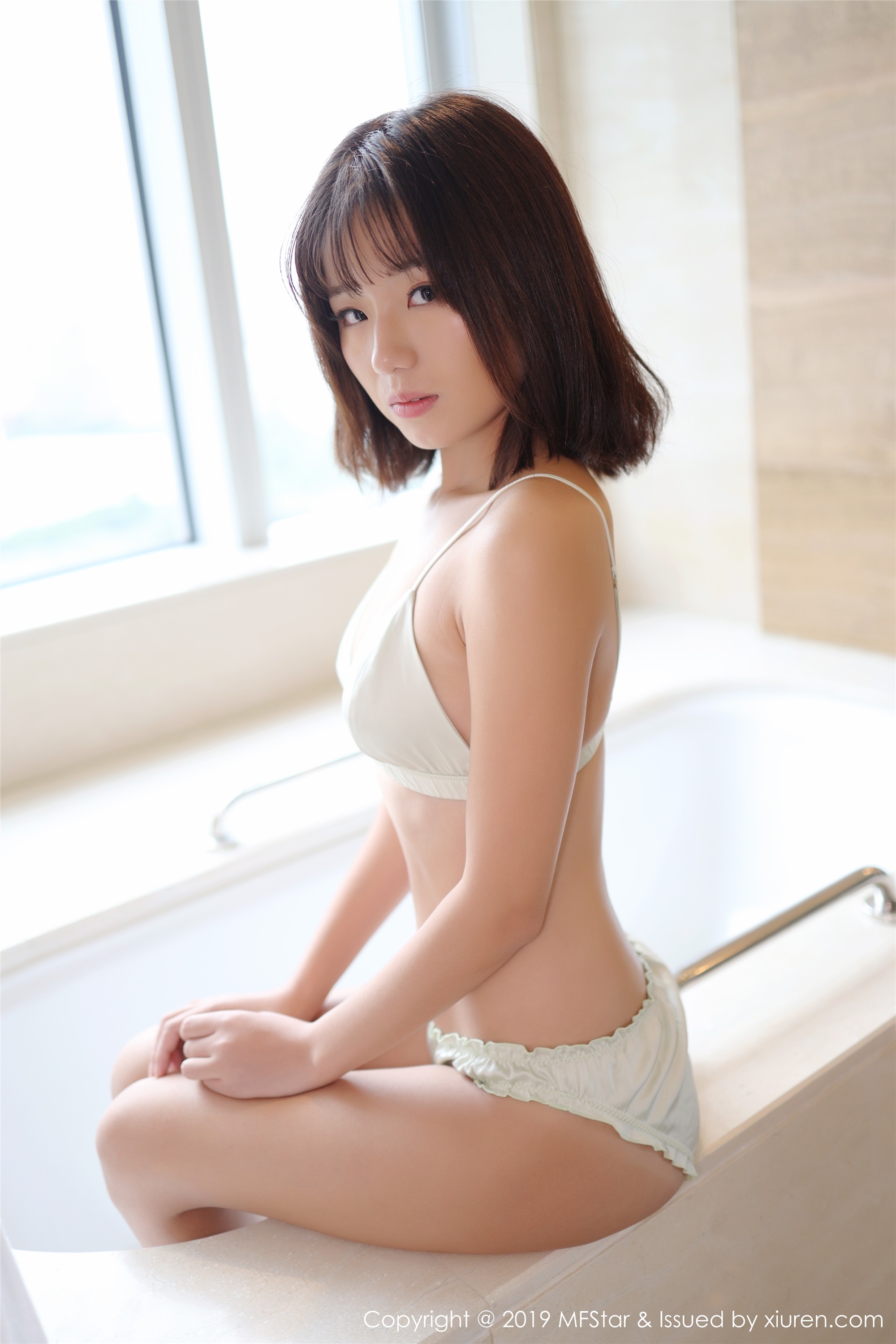 Mfstar model college November 13, 2019 vol.229 Baileys