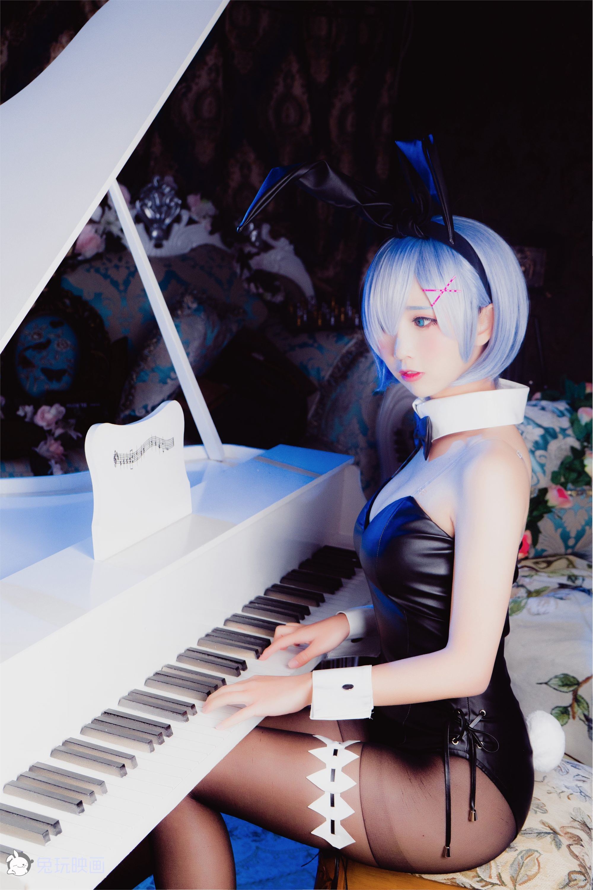 Coser pastry fairy rabbit girl