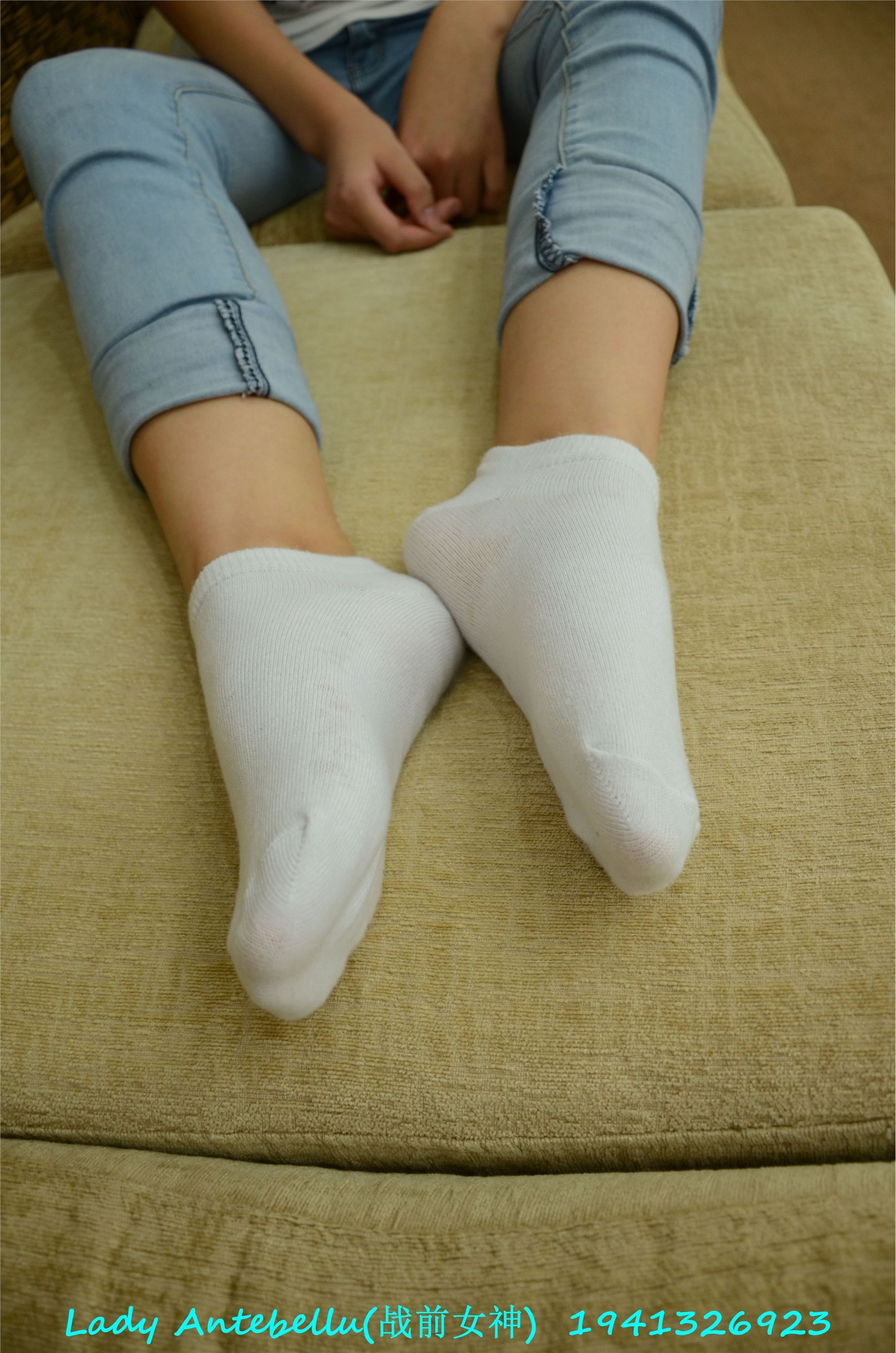 Pre war goddess's feet and legs cotton stockings