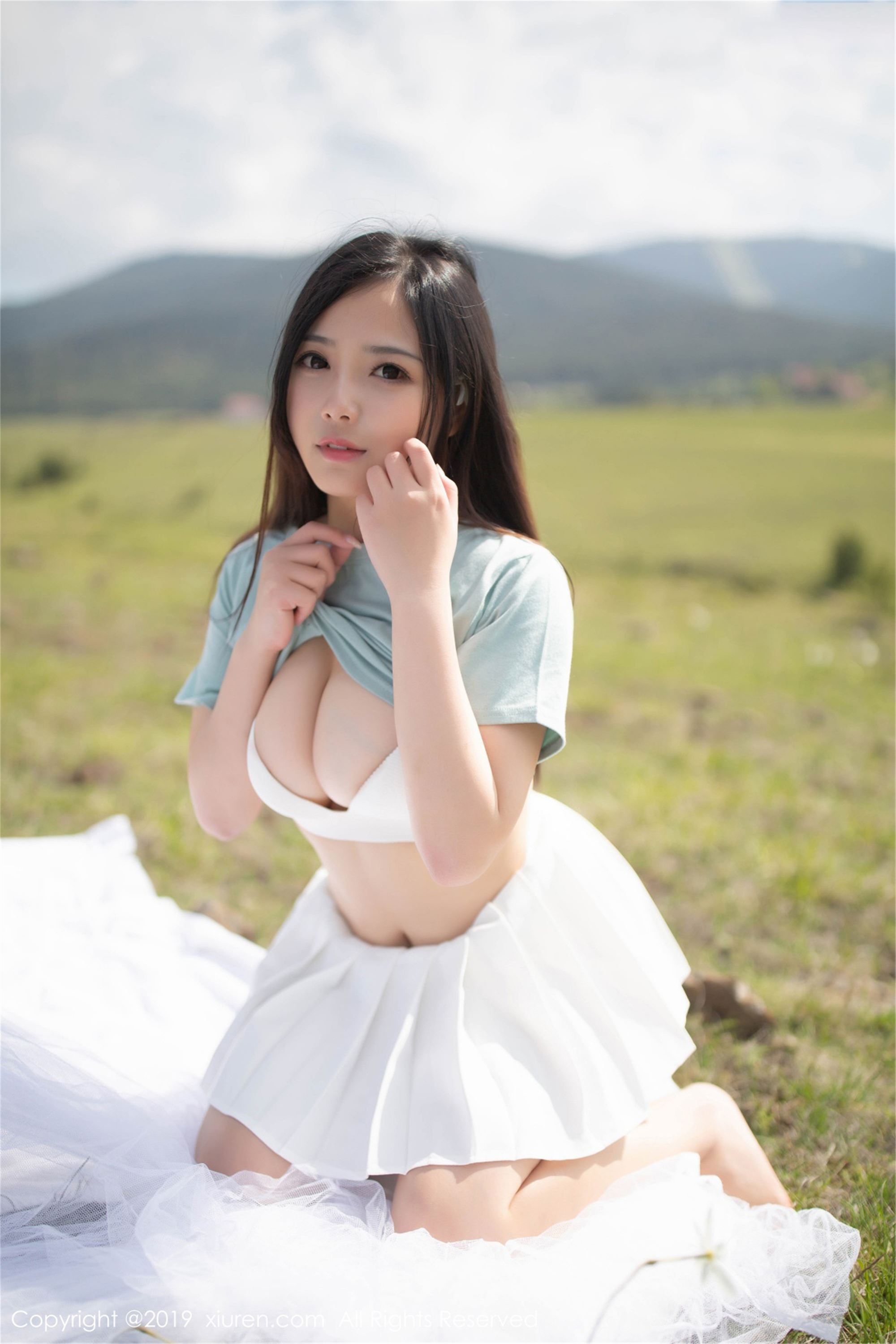 [XIUREN秀人网] 2019.06.13 No.1495 美胸翘臀一览无遗 徐微微mia