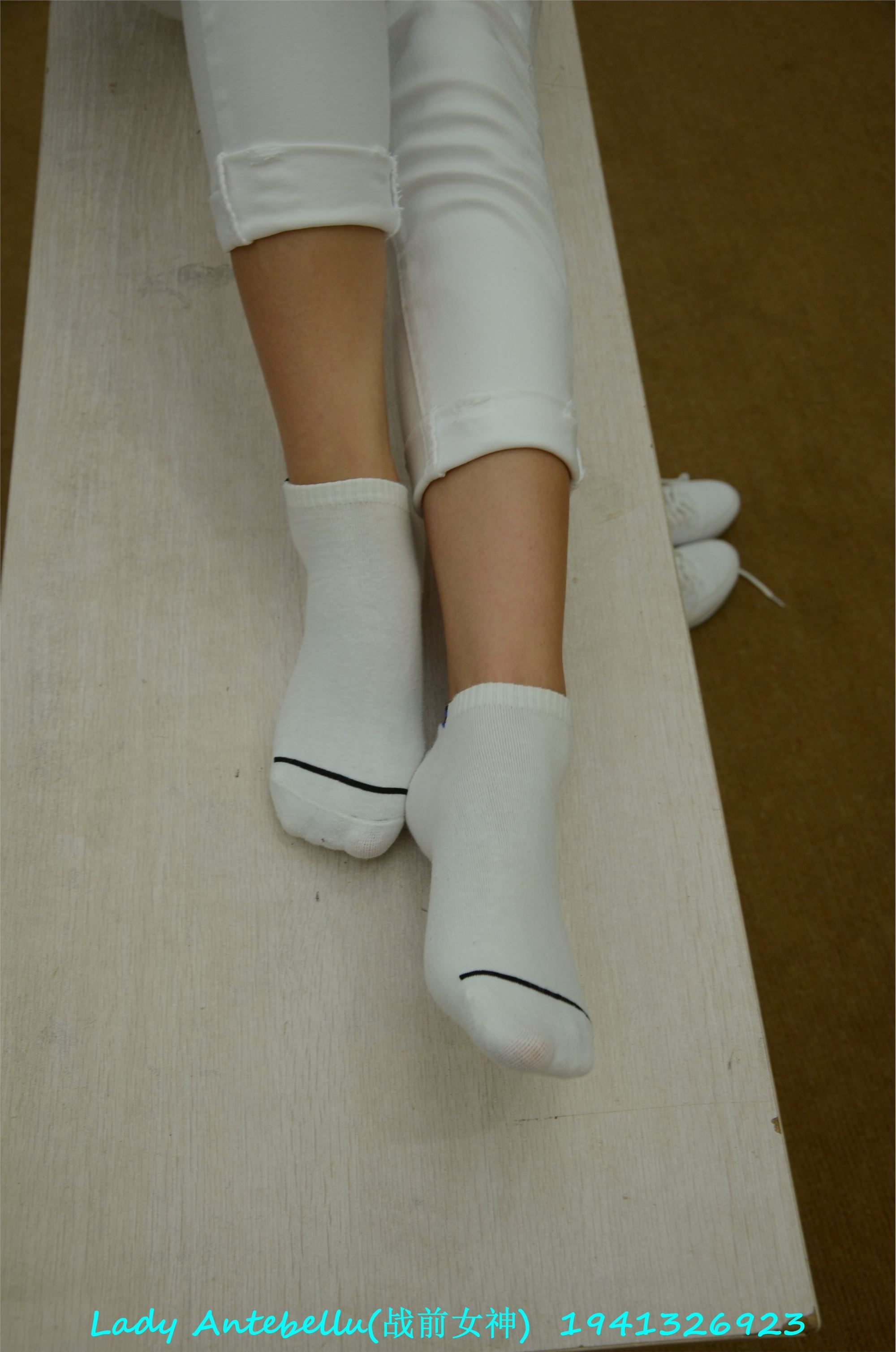 Pre war goddess's feet and legs cotton stockings goddess photography set 052