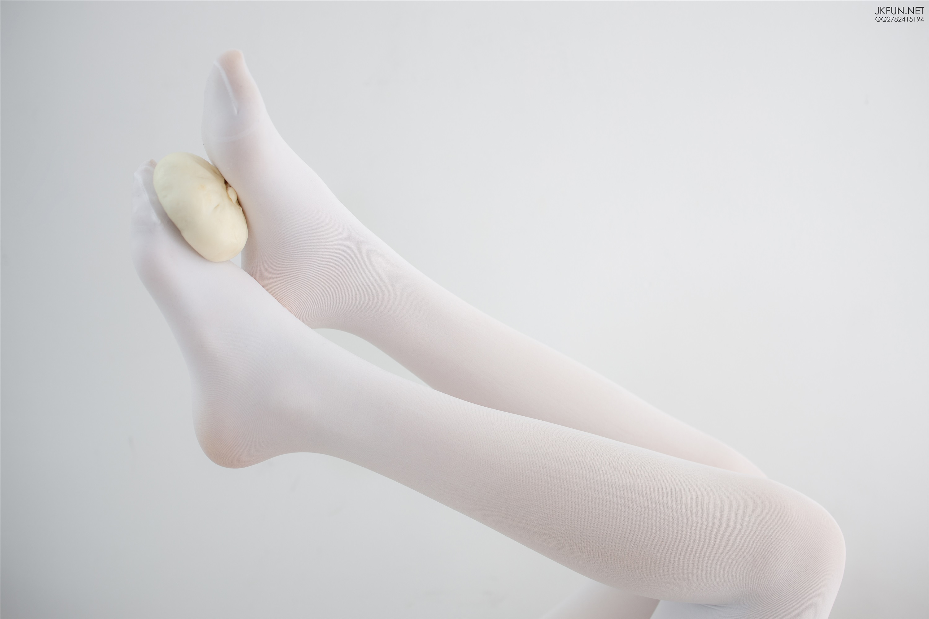 Photo of rose foot of Sen Luo financial group jkfun-008 aika 60d white silk stepping on soy sauce bun