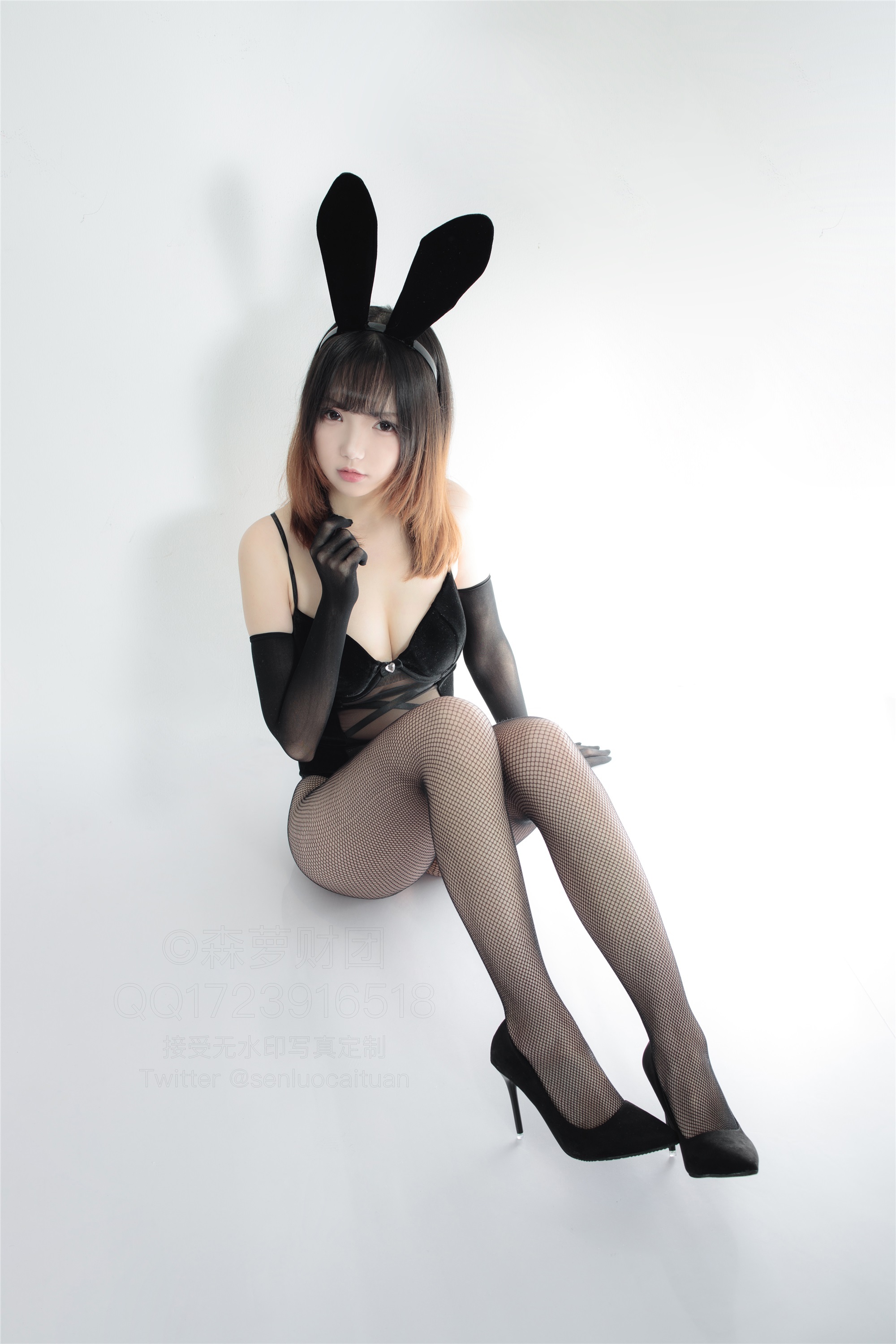森萝财团萝莉丝足写真 WTMSB-002 黑丝网袜兔女郎