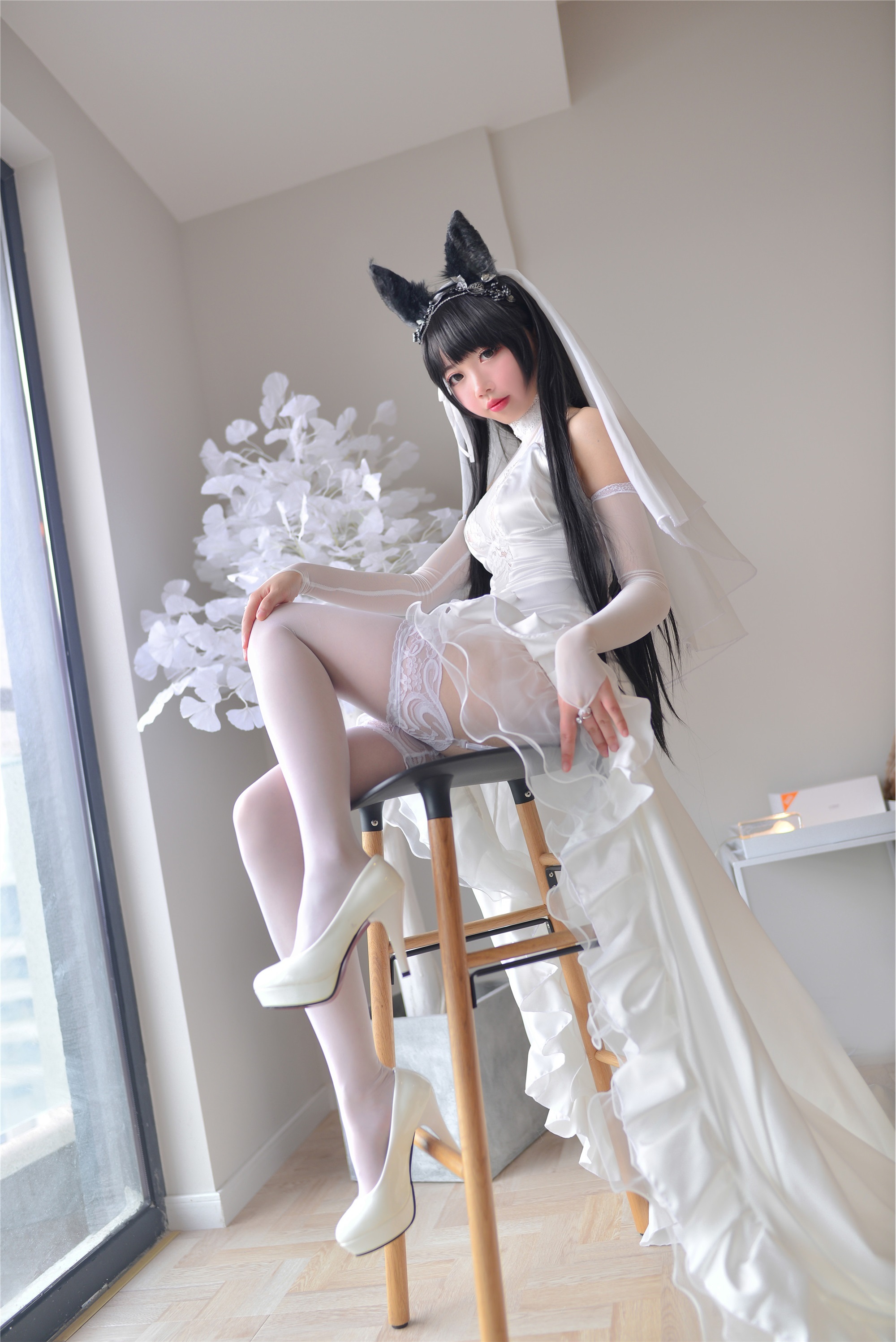 Miss cos sister Xueqi - Aitang high heel legs and wedding dress