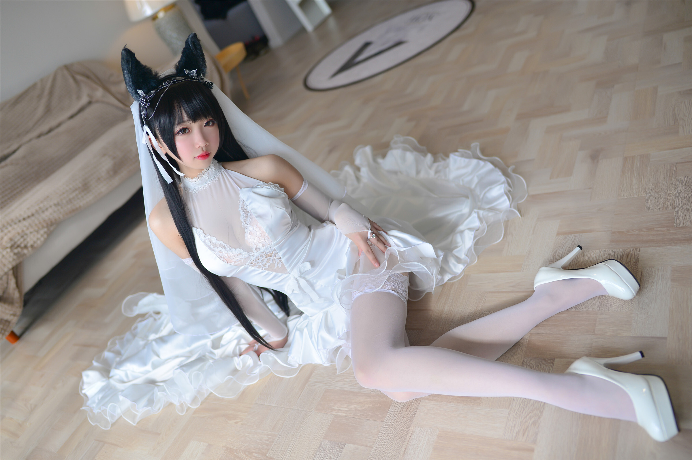 Miss cos sister Xueqi - Aitang high heel legs and wedding dress