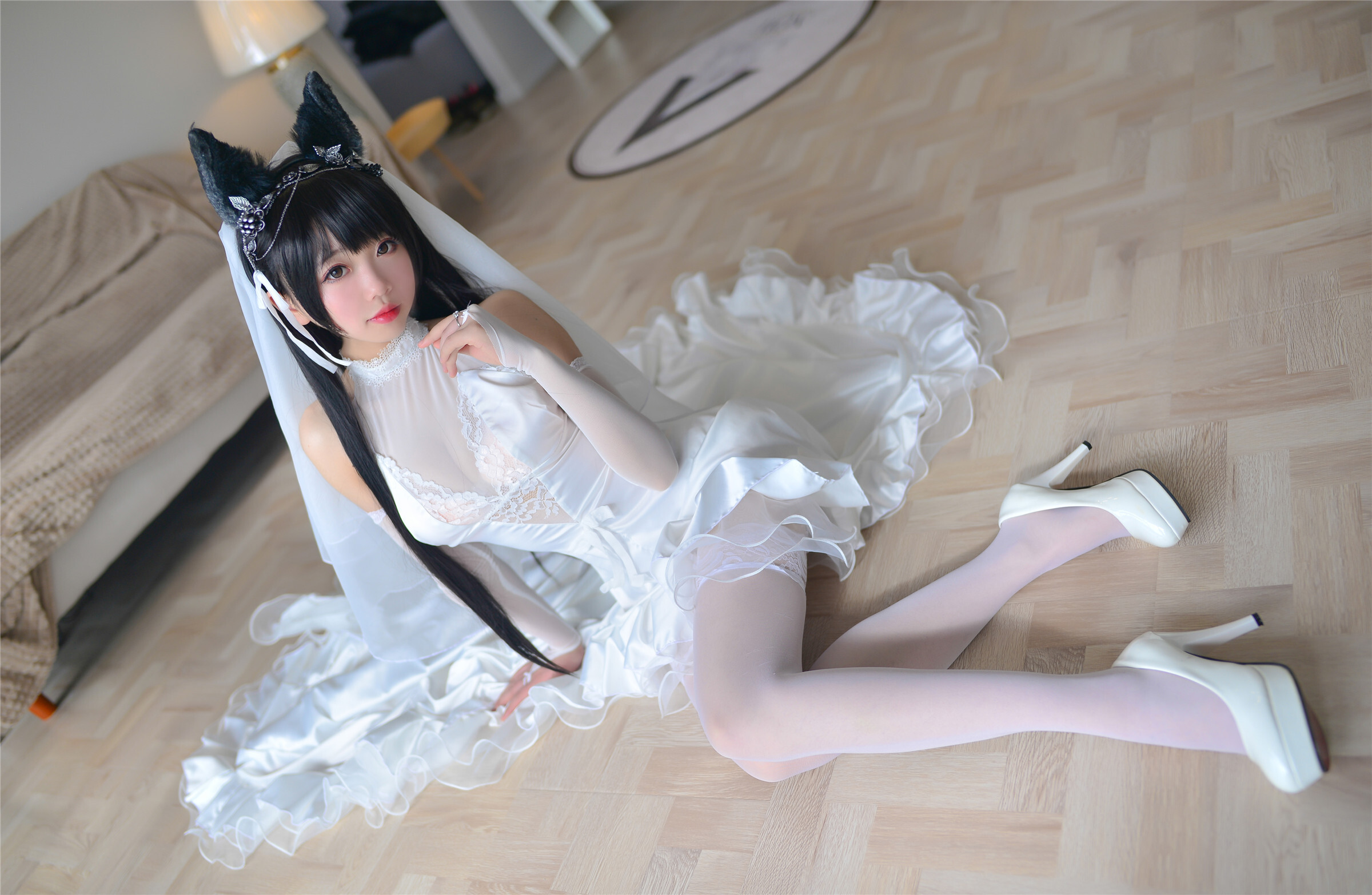 Miss cos sister Xueqi - Aitang high heel legs and wedding dress