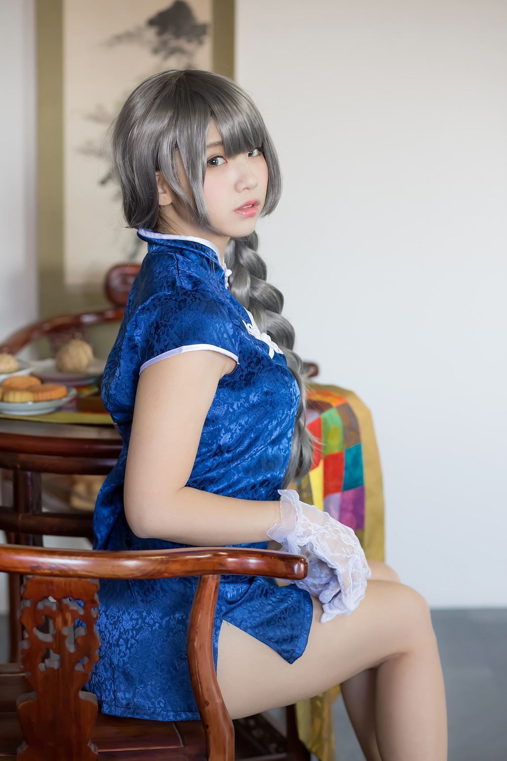 Blue cheongsam and legs of Chinese lady