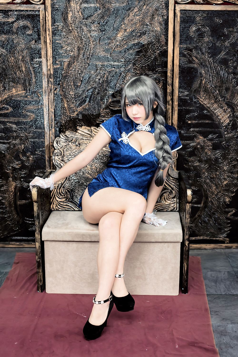 Blue cheongsam and legs of Chinese lady