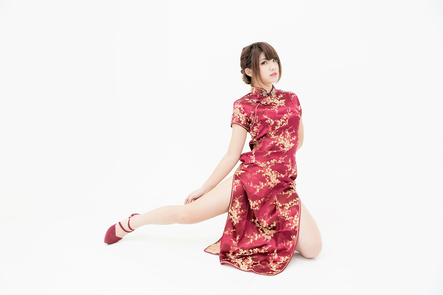 Red cheongsam and leg high heel of Chinese lady