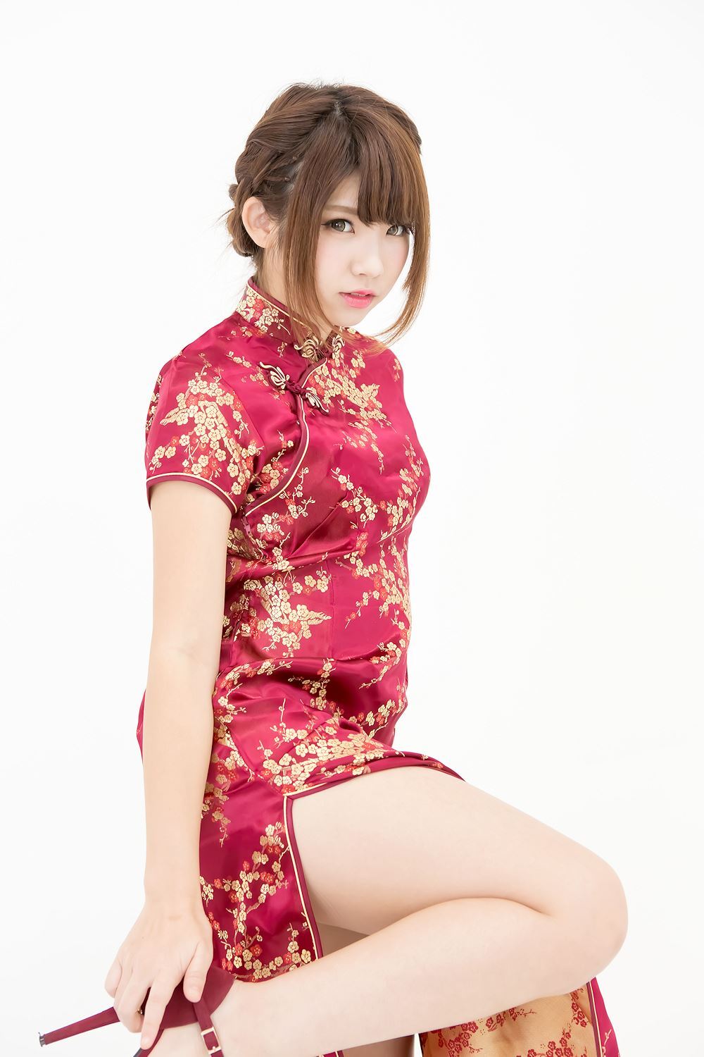 Red cheongsam and leg high heel of Chinese lady