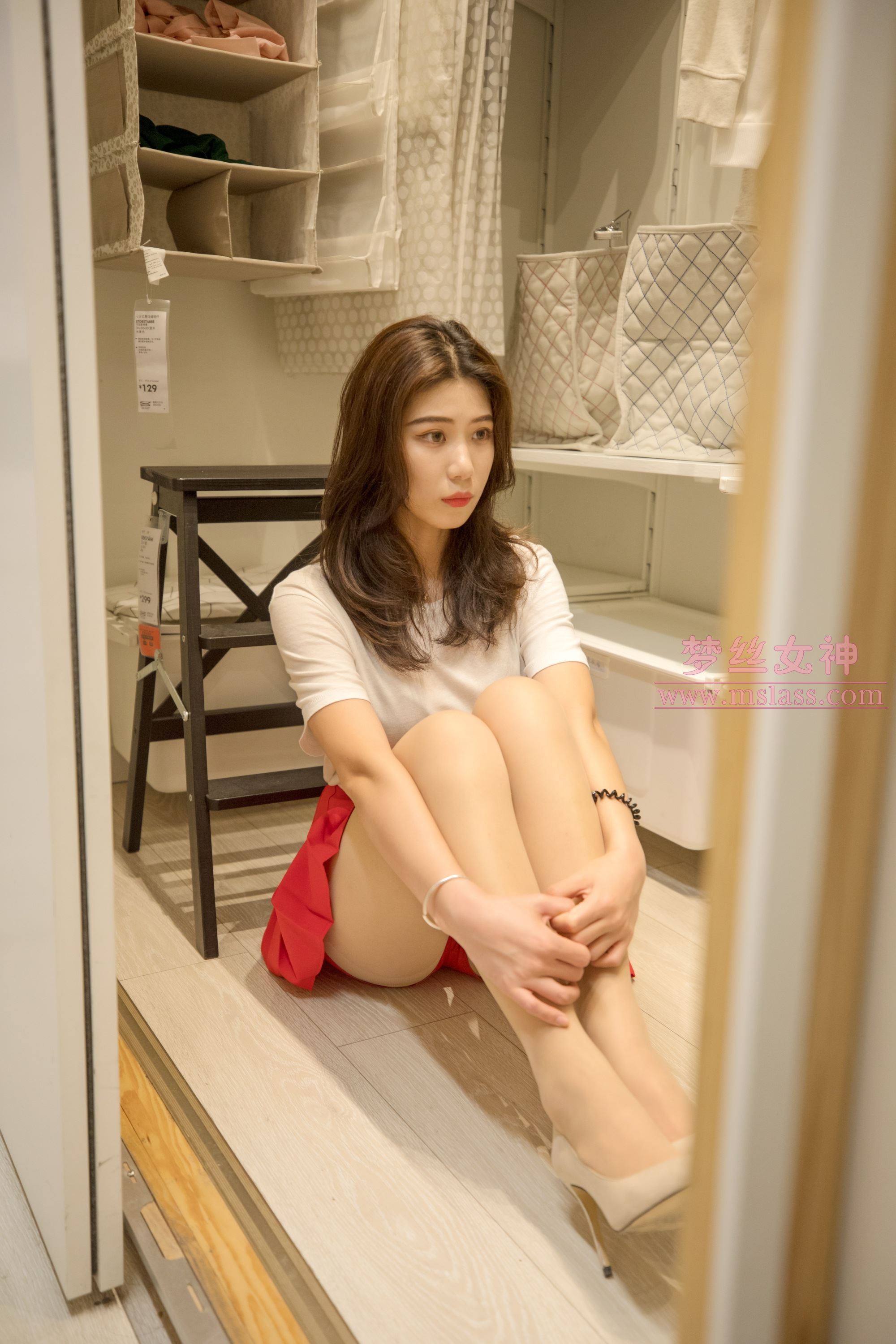Mslass: the fitting room in the shopping mall on May 2, 2019