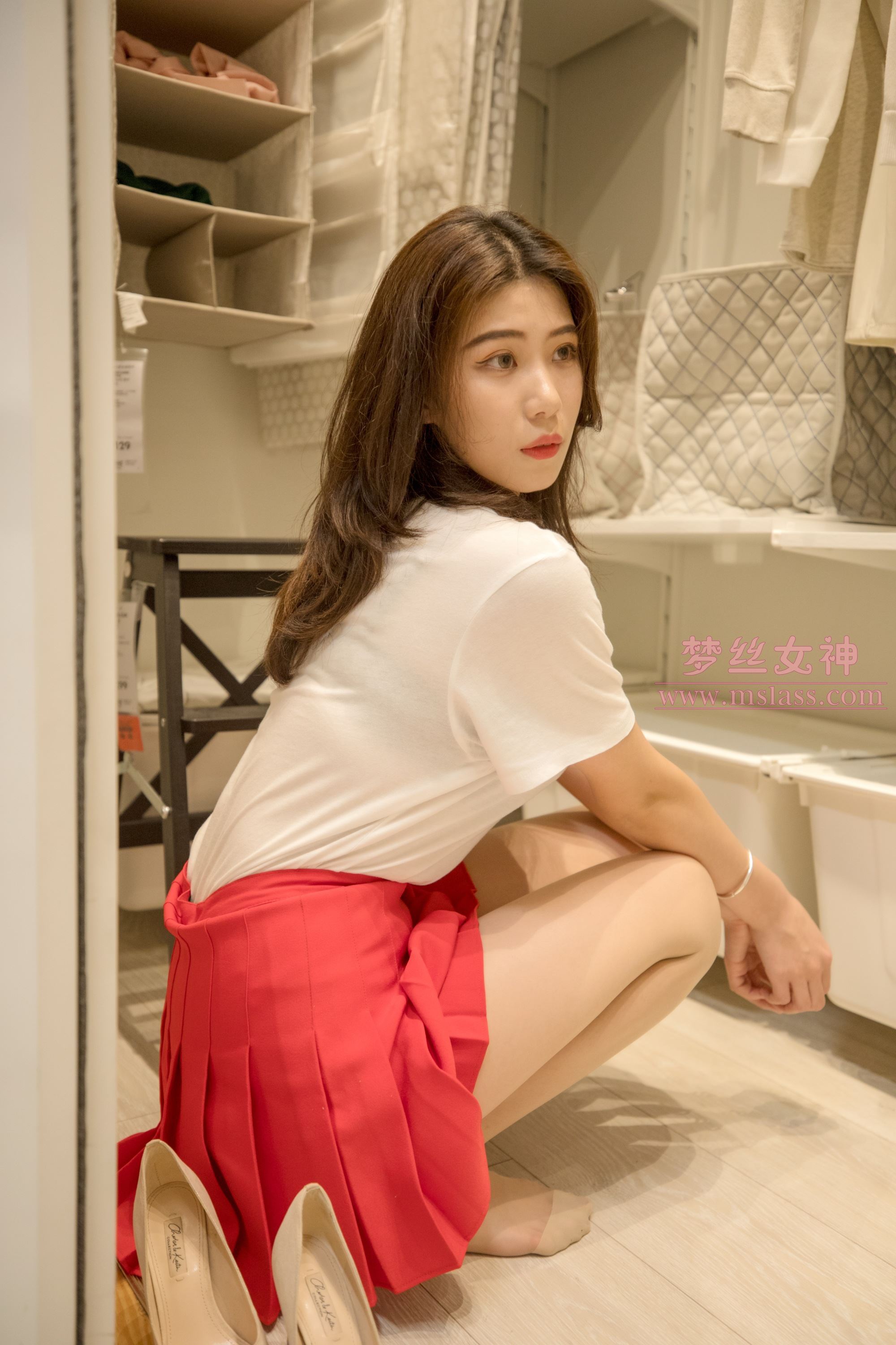 Mslass: the fitting room in the shopping mall on May 2, 2019