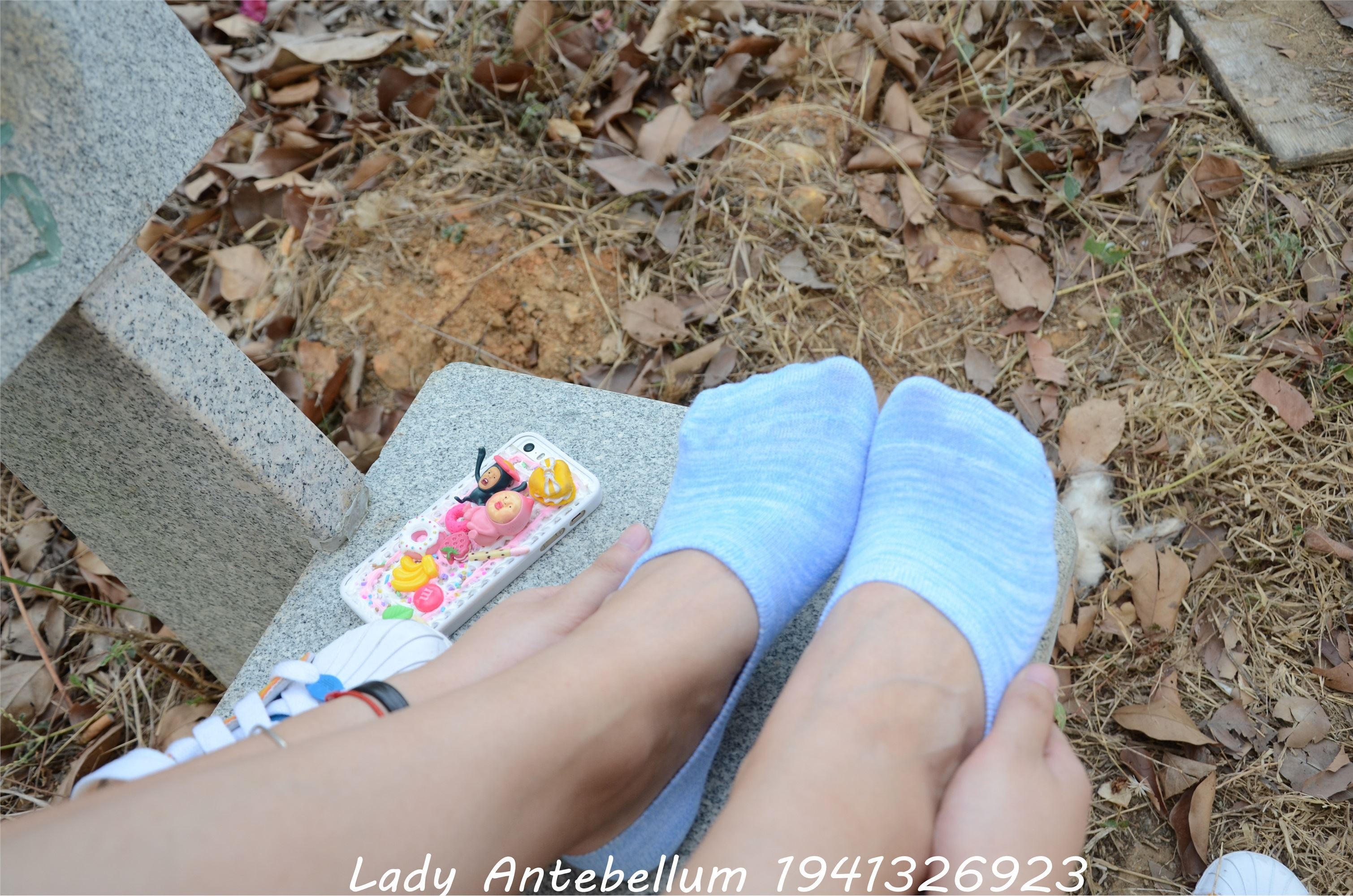 Goddess's feet and legs cotton stockings before the war 097
