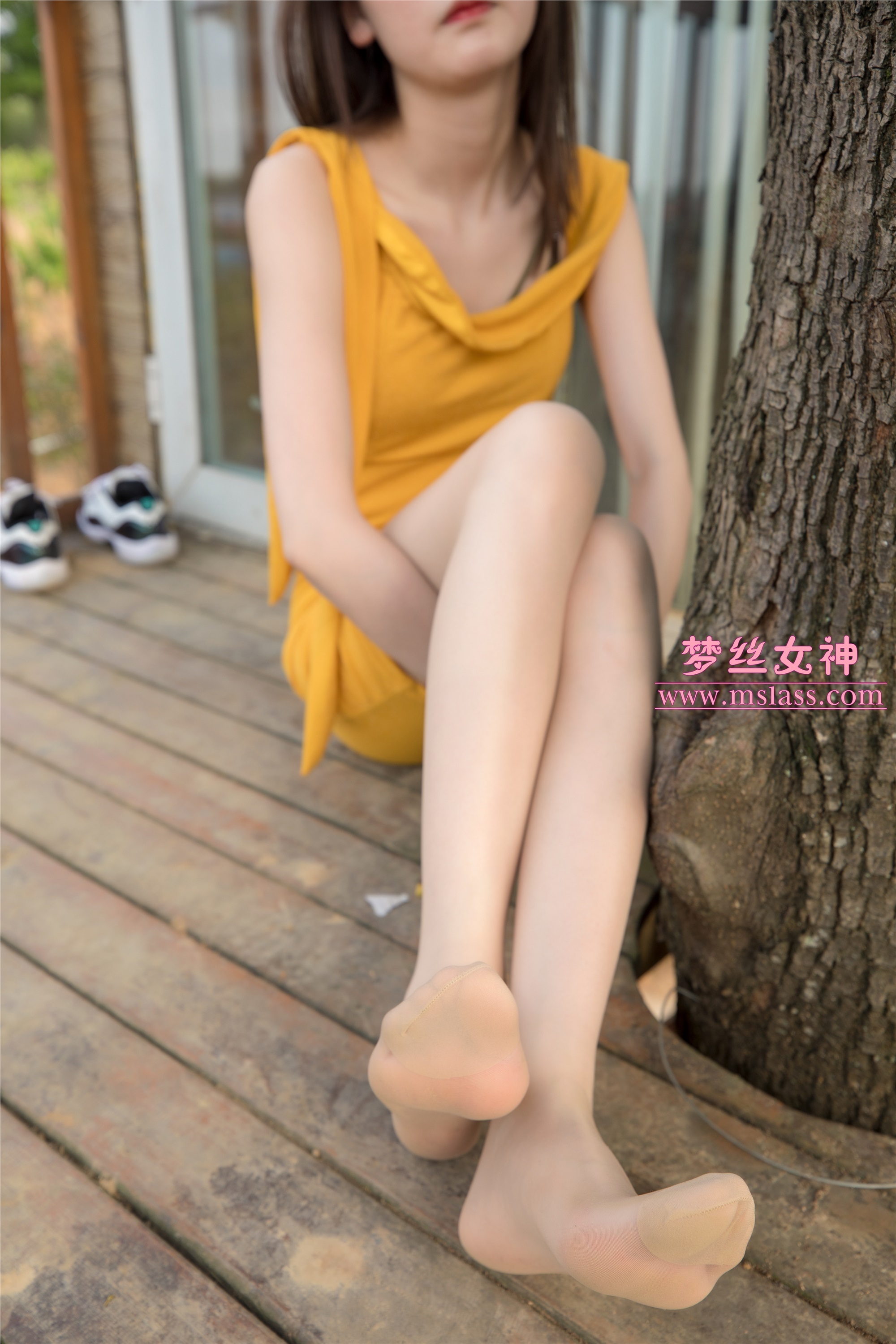 MSLASS梦丝女神 2019-05-24 张思敏 甜甜的丝袜美腿